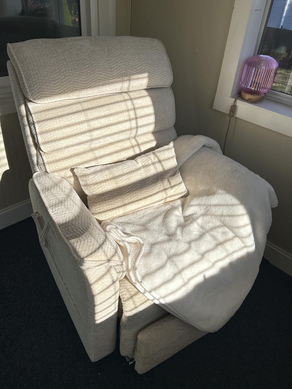 DYNOX Petite Power Lift Recliner Chair for Elderly, Dual Motor Lay Flat Lift Chair with Heat, Massage & USB Charging Port, 300 LBS Capacity(9188S,Faux Leather,Cream White) customer photo 1