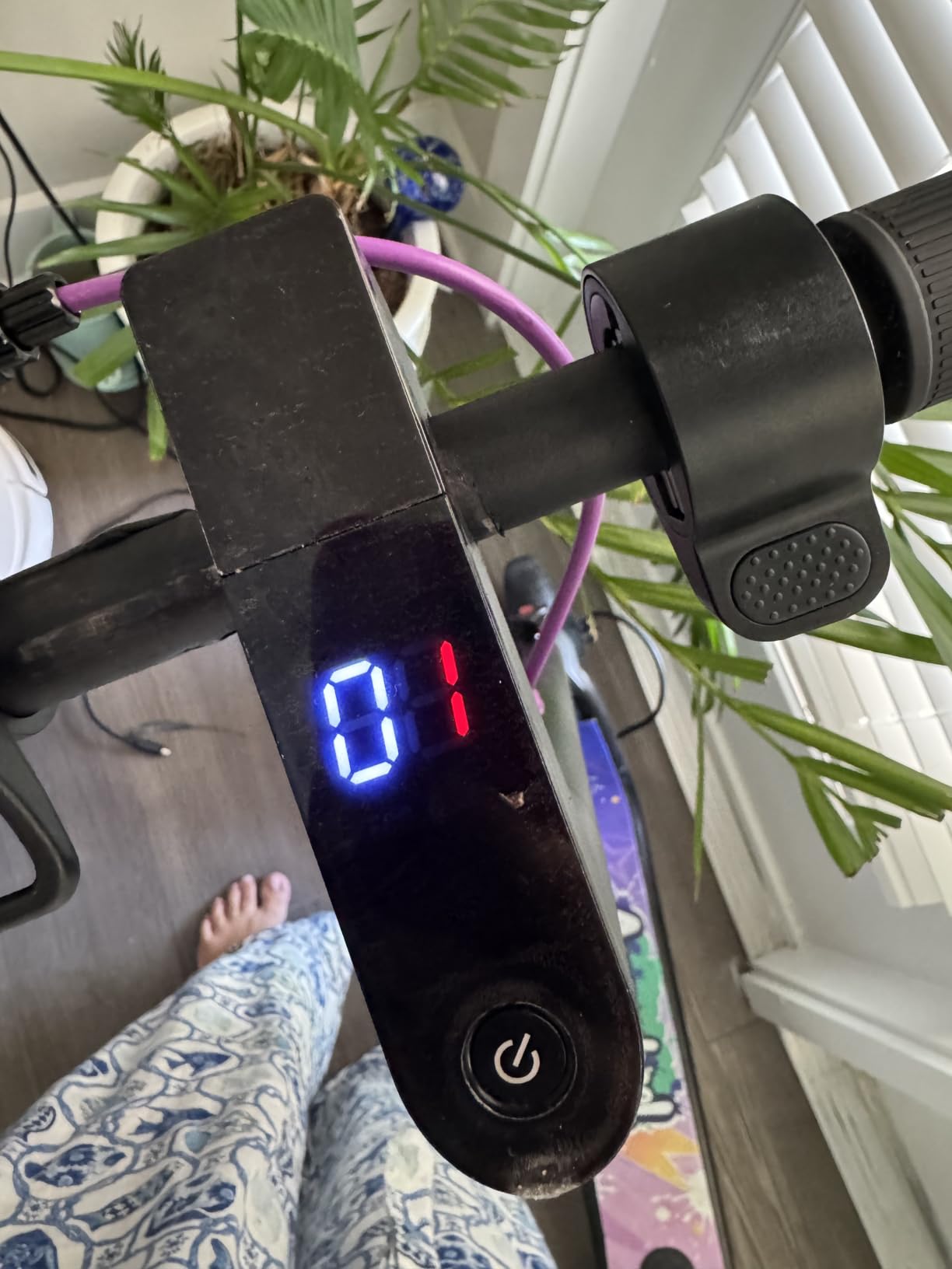 Aovowheel Electric Scooter for Adults, Folding E Scooter Commuting Scooters customer photo 2