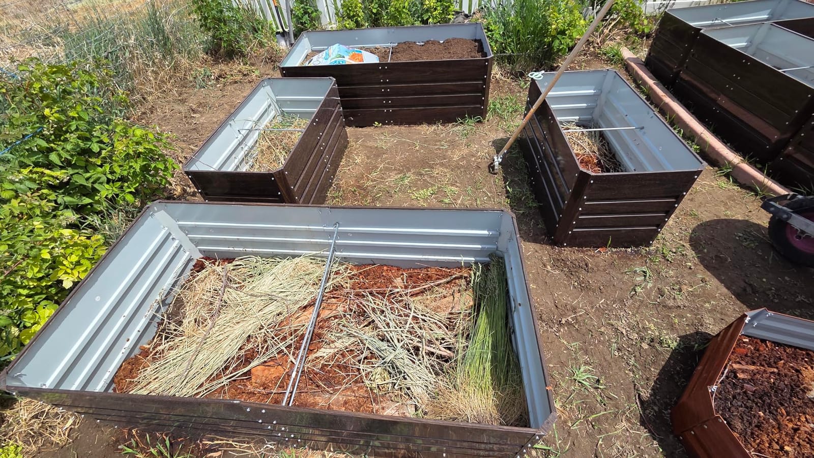 SnugNiture Raised Garden Bed with Legs, 48×18×32in, 2 Pack, Brown customer photo 1