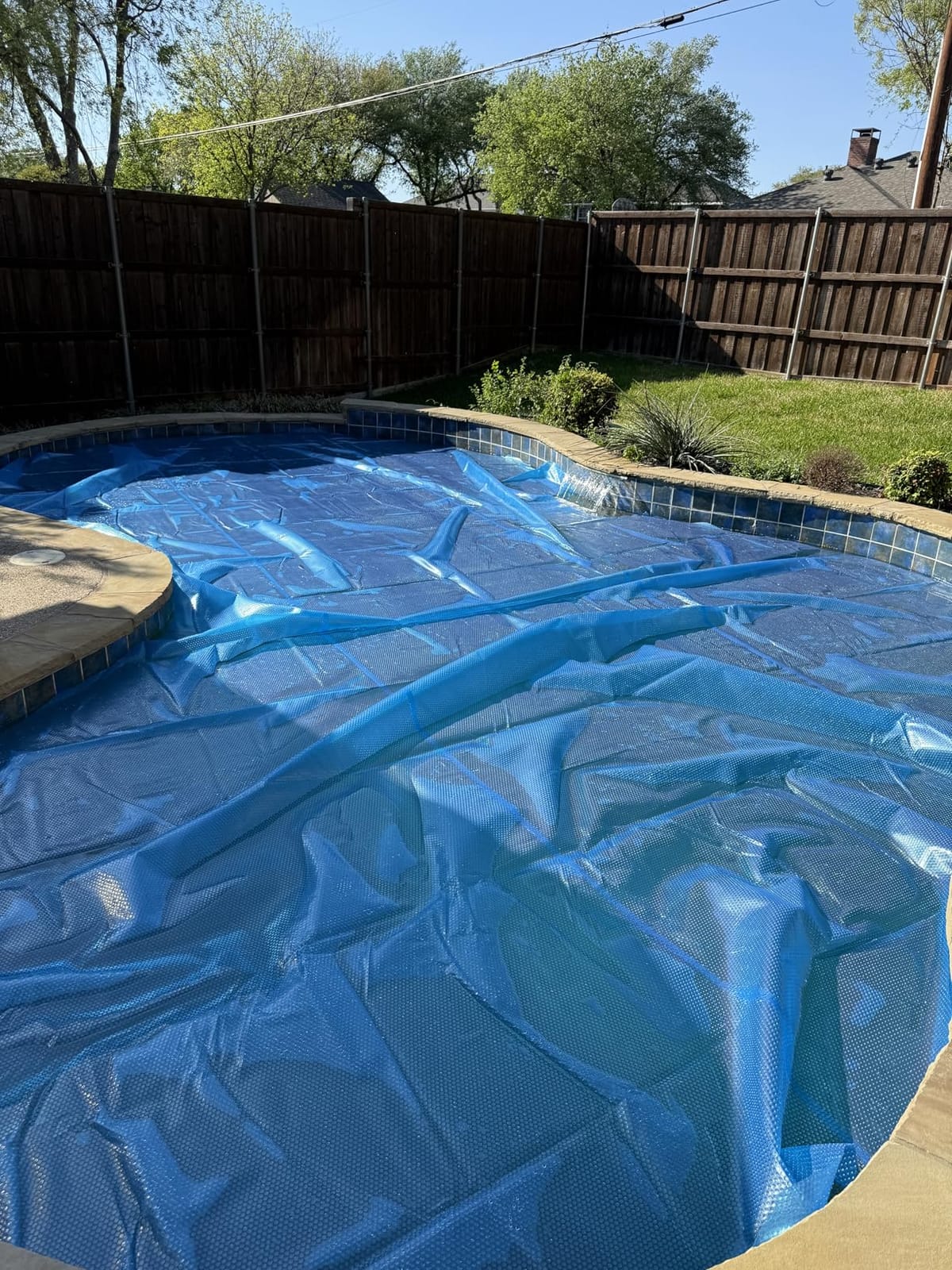 VEVOR Solar Pool Cover, 15 ft Round Pool Bubble Cover, 12 Mil Pools Solar Blanket with Bubble & PE Material, Daytime Heat Absorption, Nighttime Heat Retention, Heat Retaining Solars Covers, Blue customer photo 1