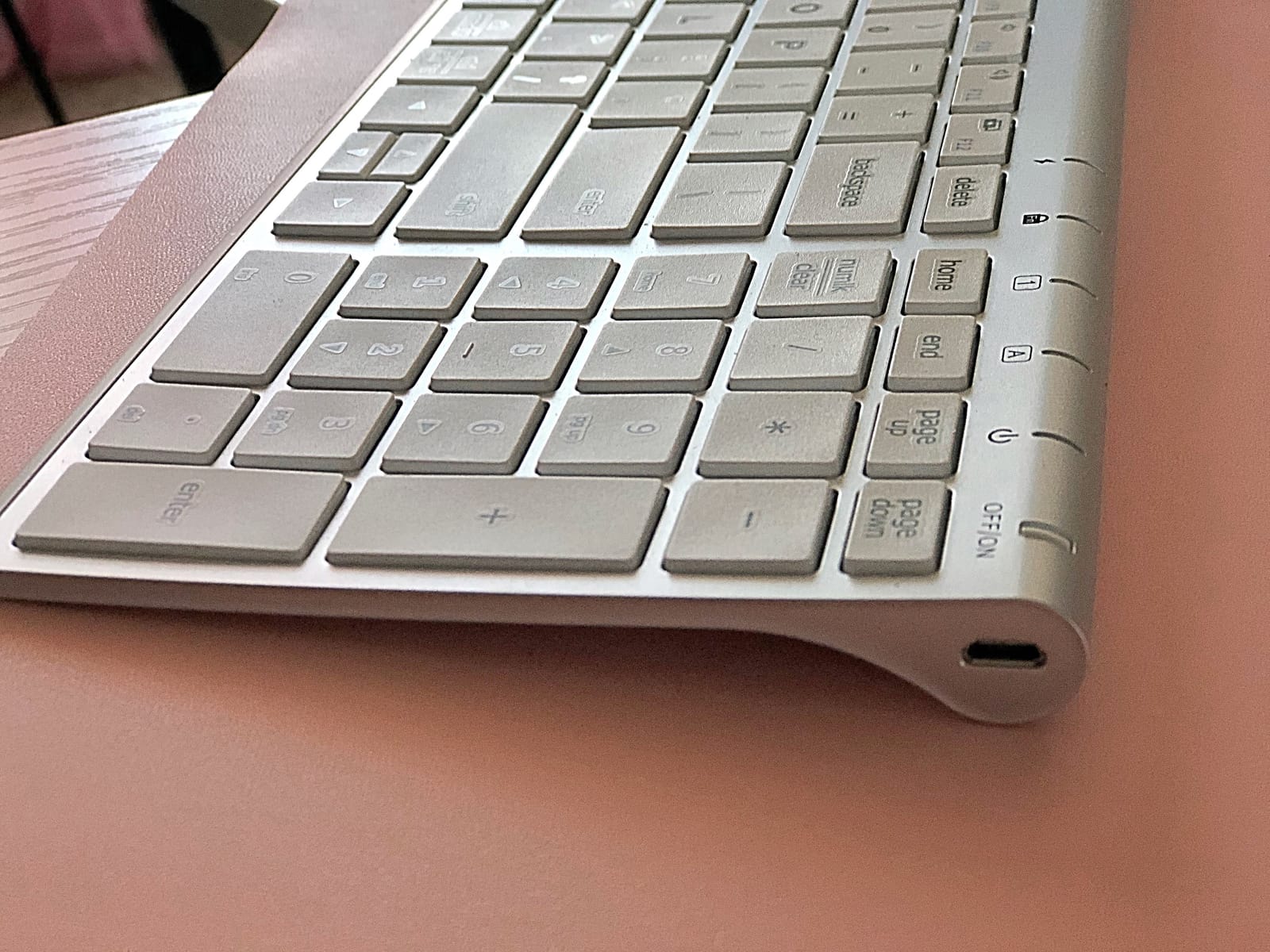iClever BK10 SE Bluetooth Keyboard for Mac, Slim Full-Size Keyboard, Silver customer photo 1