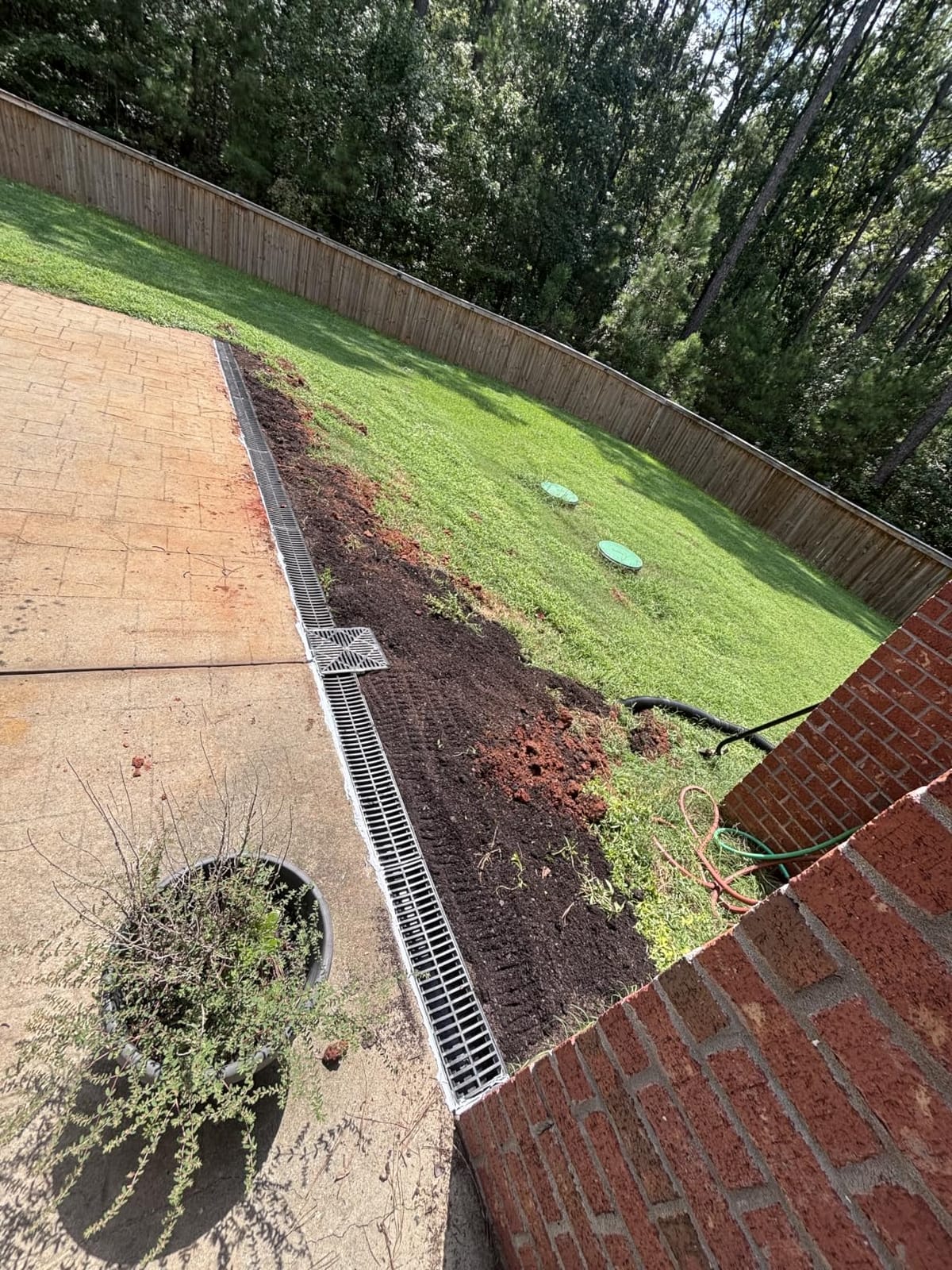 VEVOR Trench Drain System 6 Pack, Channel Drain with Plastic Grate 5.8 x 3.1 in HDPE Drainage Trench, Black Plastic Garage Floor Waterway 6 x 39 in with 6 End Caps for Garden Driveway customer photo 1