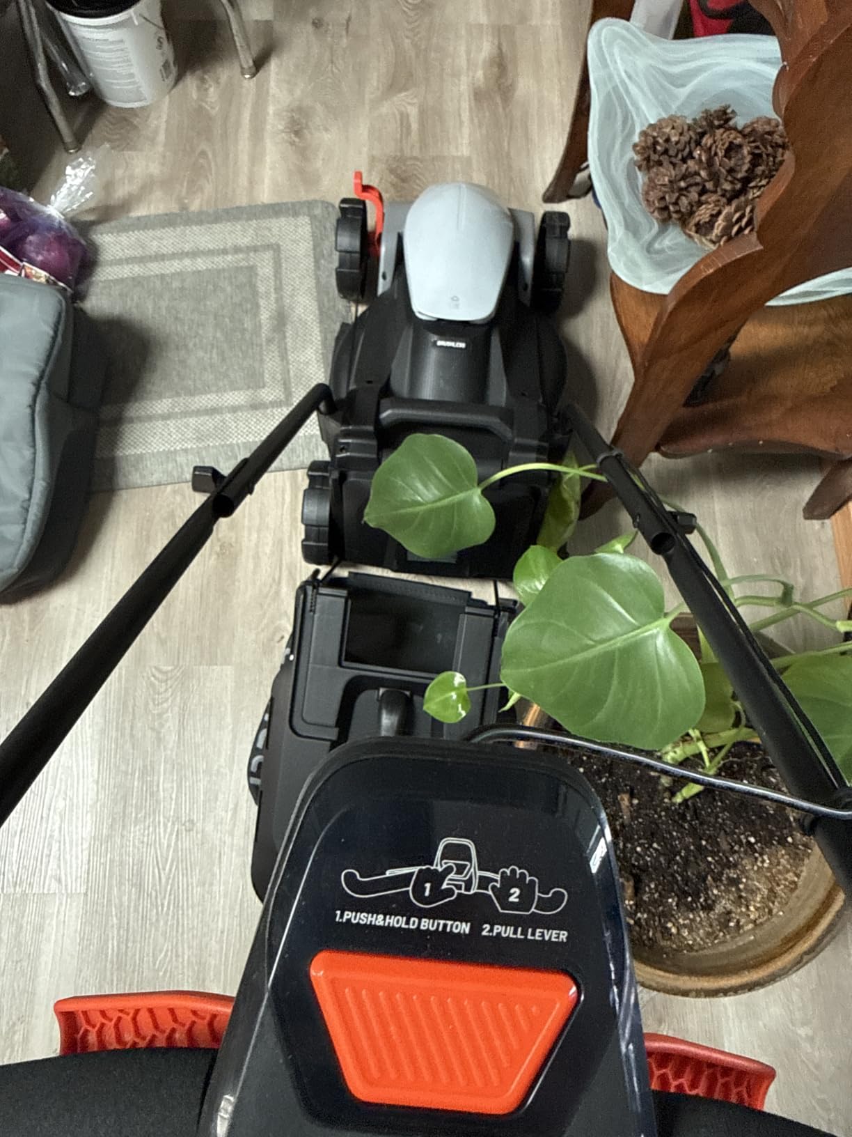Litheli 14 Inch Cordless Lawn Mower, Brushless Battery Powered Push Mower with 5.0Ah Battery, 5-Position Height, 9-Gallon Bag, Lightweight Grass Cutter for Small to Mid-Sized Yards customer photo 1