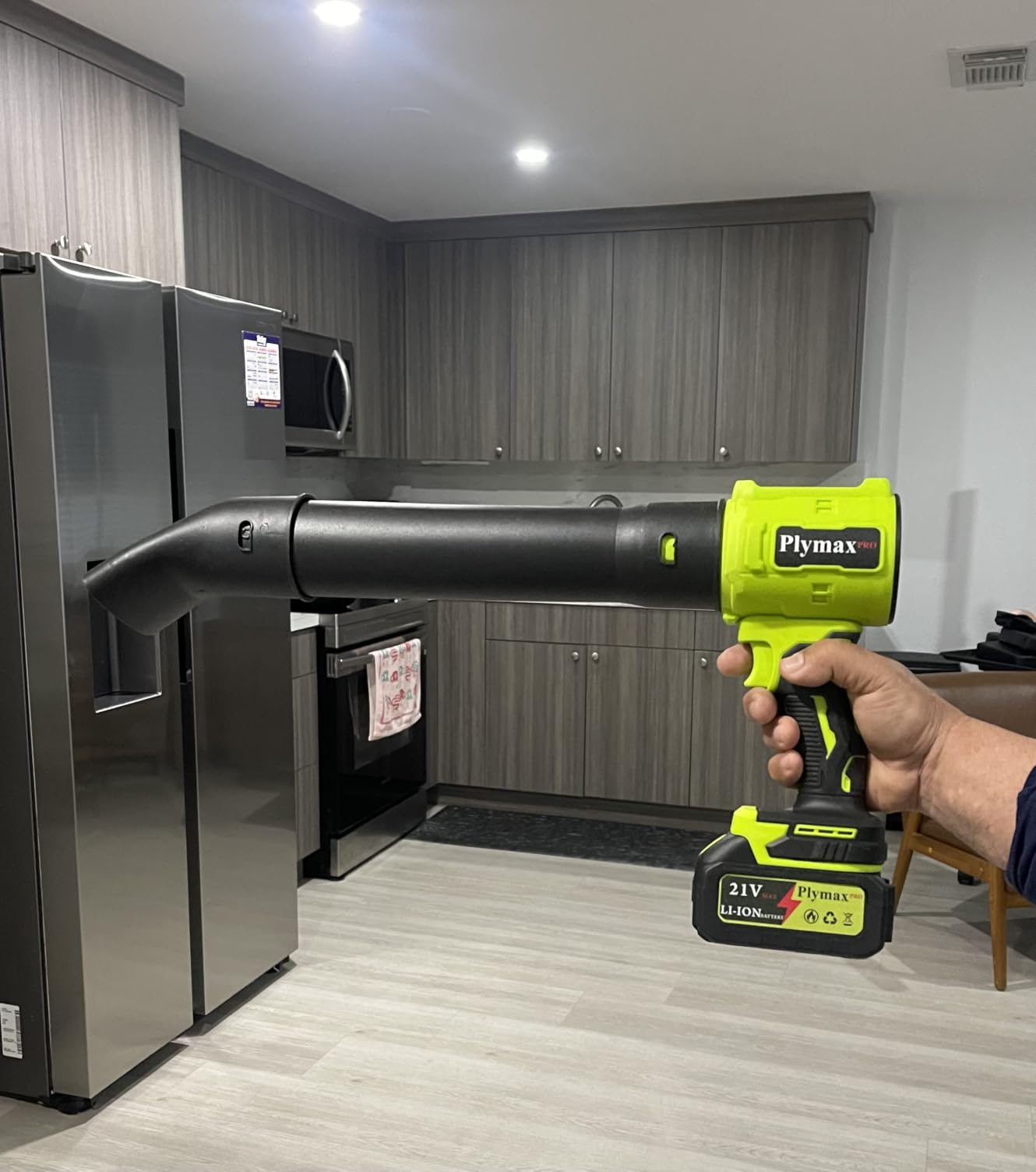 Cordless Leaf Blower, 800,000 RPM Electric Handheld Blower, Leaf Blower Cordless with 2×4.0Ah Batteries & Charger,Snow Blowers with 2-Nozzles for Patio,Lawn Care,Dust,Snow & Car Drying customer photo 1