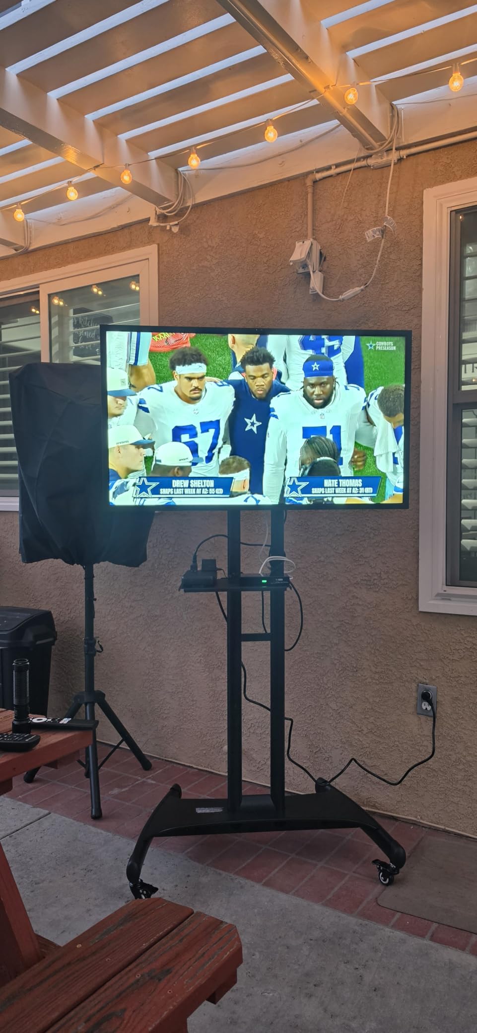 55 Inch Outdoor TV, 1500 Nits Hight Brightness, IP66 Waterproof TV customer photo 1