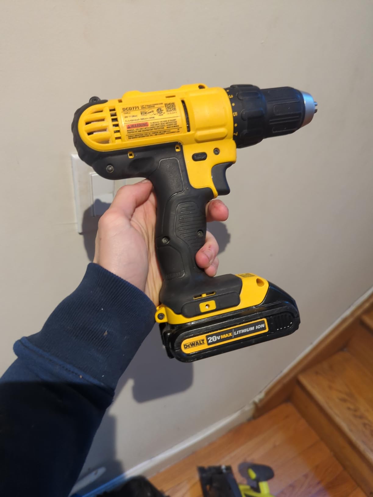 DEWALT 20V MAX 3-Tool Brushless Power Tool Set, Includes 1/2 Cordless Drill, 1/4 Impact Driver, Oscillating Tool, 3 Batteries and a Charger, Extended Runtime, Lightweight (DCK360D3) customer photo 1