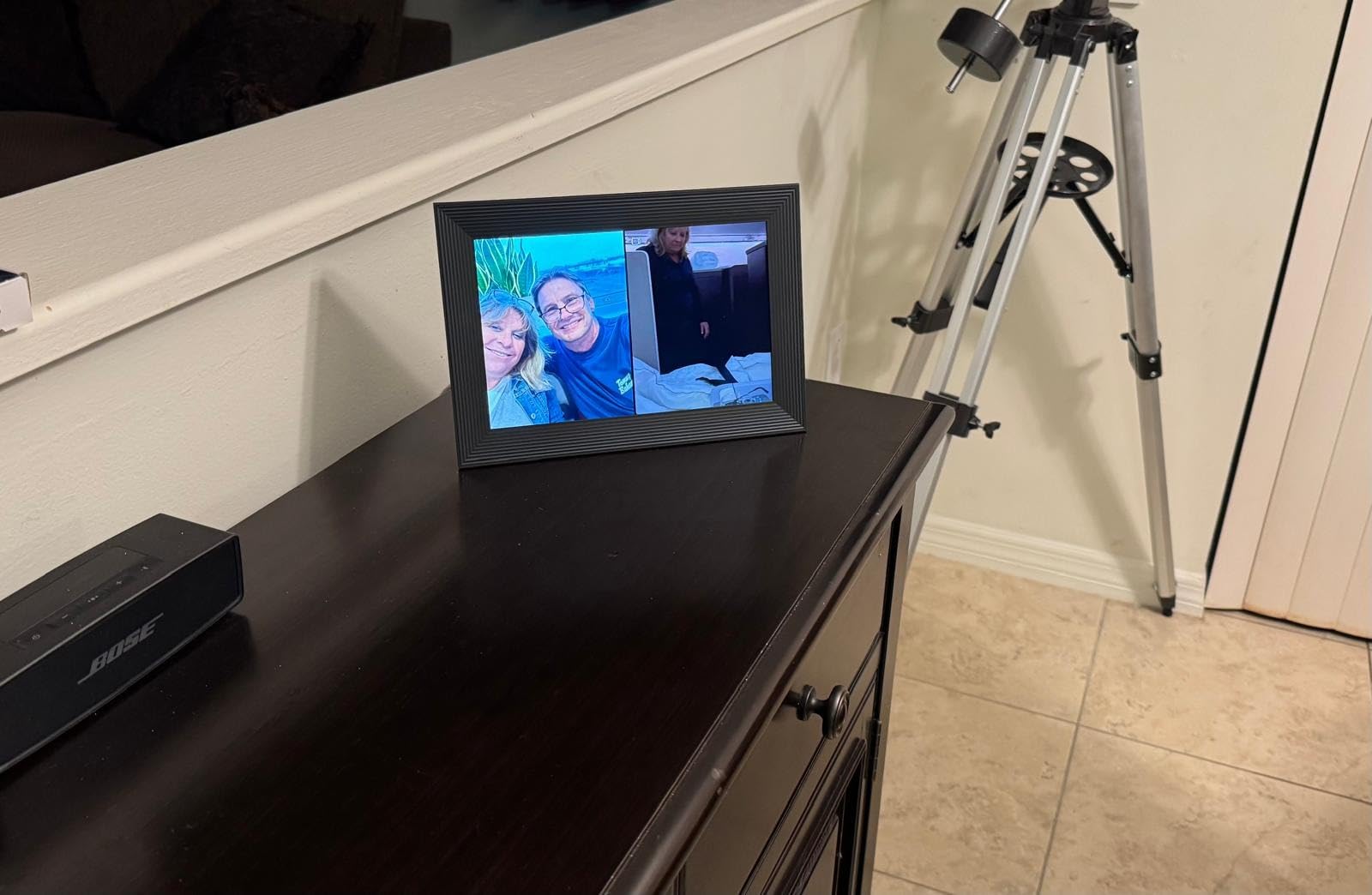 Aura HD Digital Picture Frame | Carver: The Best Frame for Gifting (Black, 10