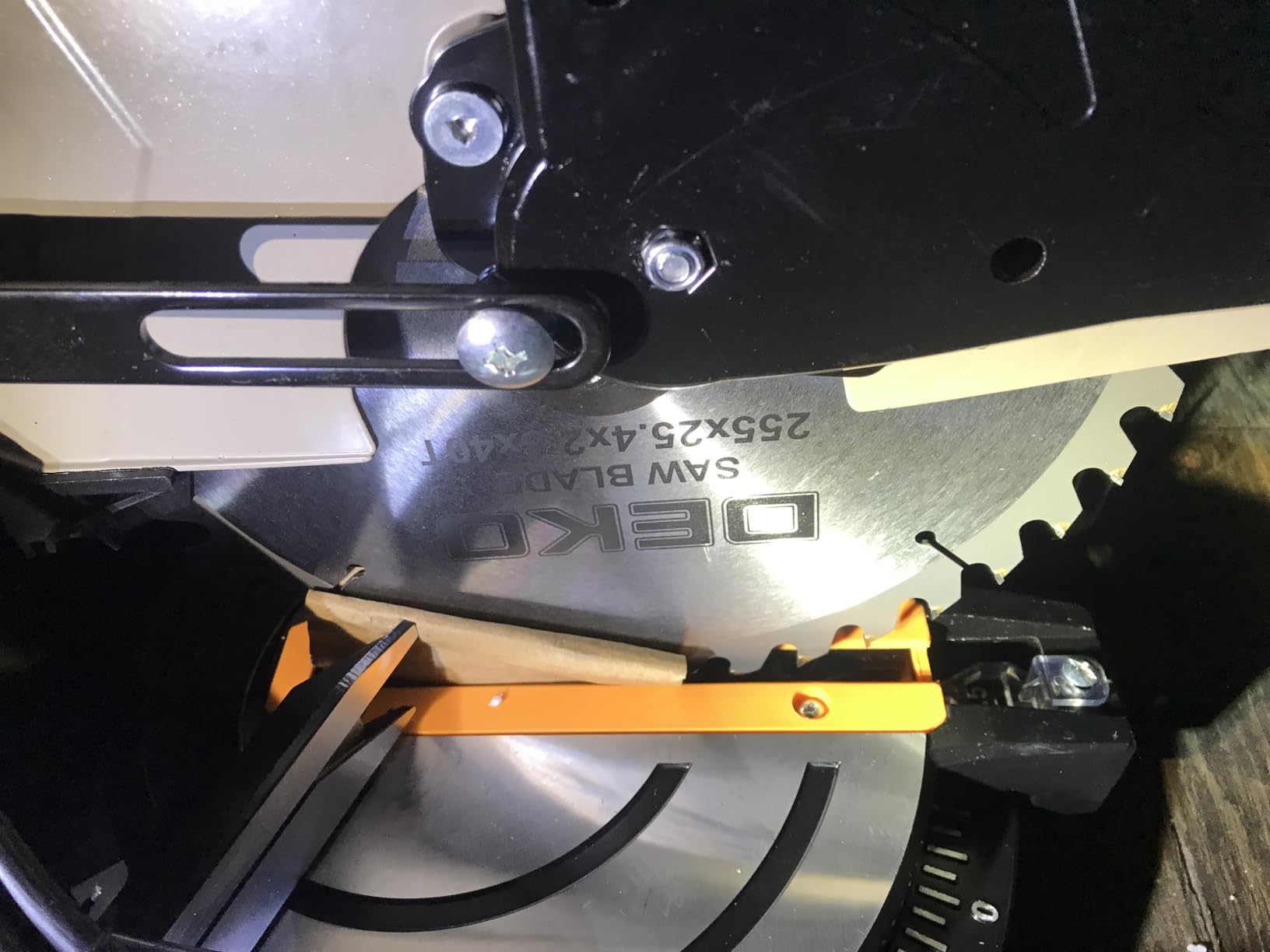 DEKOPRO 10-Inch Compound Miter Saw, 13-Amp Single Bevel Power Miter Saw with Precision Miter Angles, 5,000 RPM, 0-45° Bevel Cut, 40-Tooth Blade, Lightweight Chop Saw for Wood, Plastic, Laminates customer photo 1