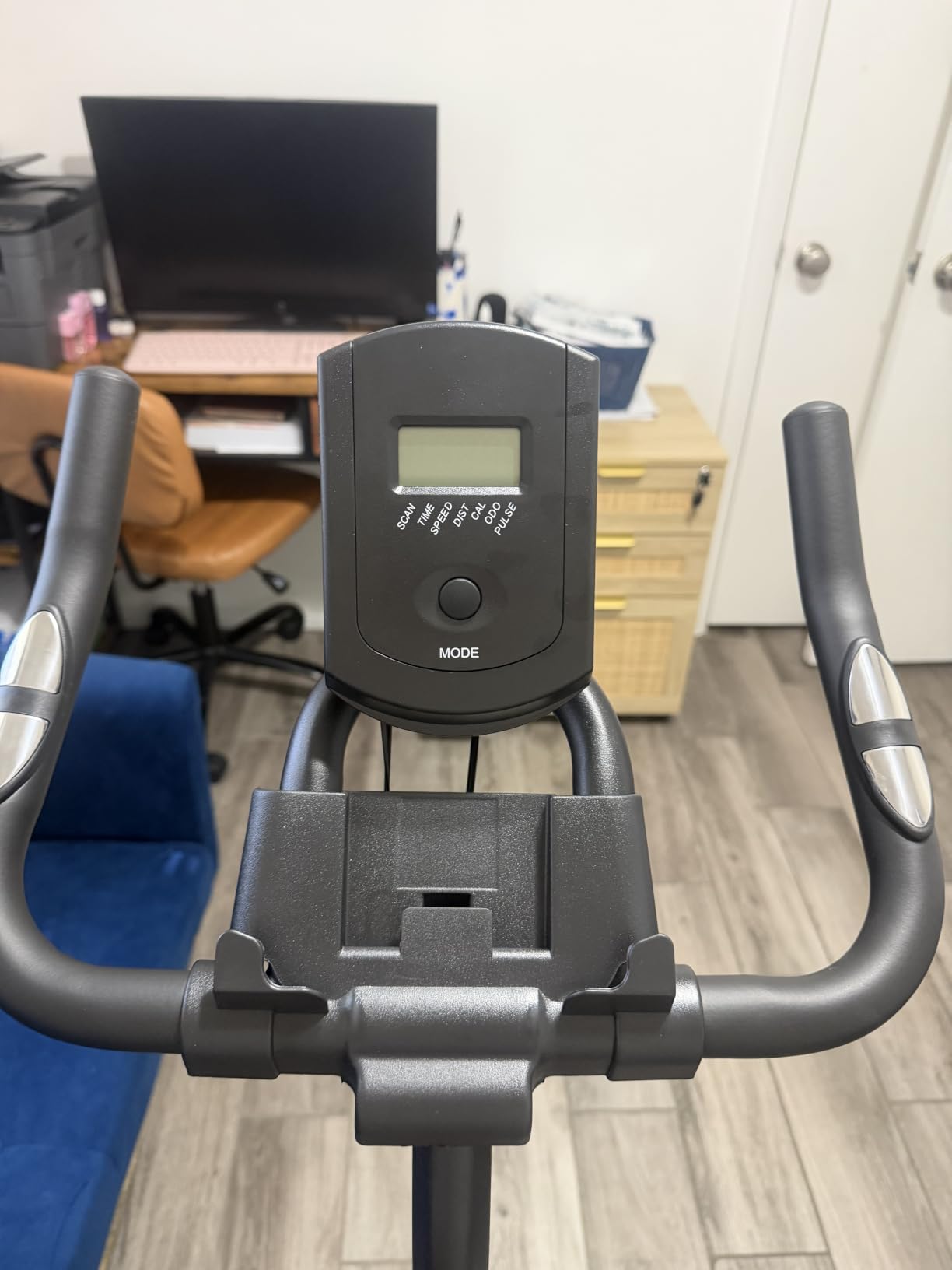 CURSOR FITNESS Exercise Bike, Stationary Bikes for Home with Brake Pad customer photo 1