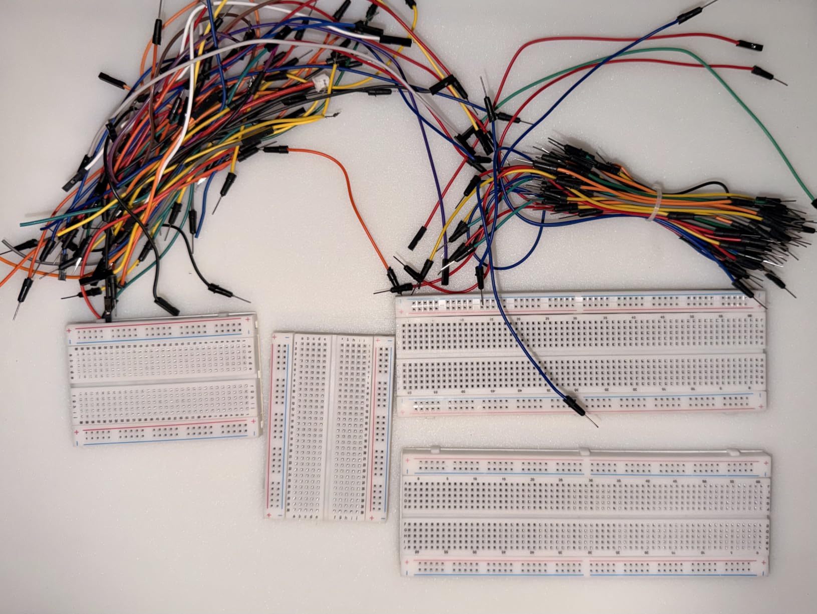 4 Breadboard Kit 970 Jumper Wires with Tweezers for Electronics Projects | Complete Solderless Prototyping Kit with 4 Breadboards, 970 Jumper Wires, Storage Box and Tweezers customer photo 1