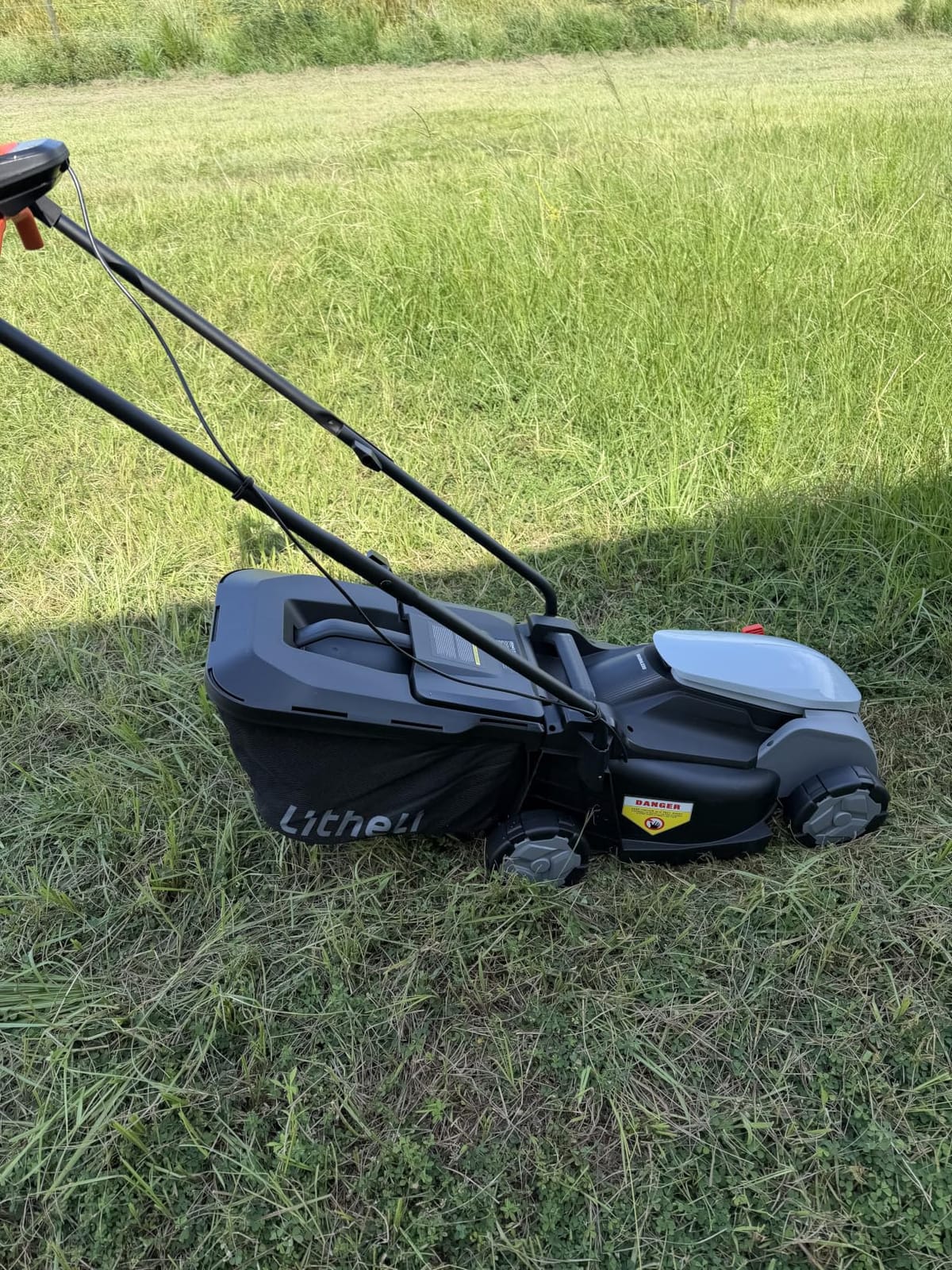 Litheli Cordless Lawn Mower 14 Inch, Brushless Motor Push Mower with Zero Maintenance, 5.0Ah Battery & Charger, Cuts up to 3000 Sq. Ft, 5-Position Height Adjustment (1-2.5 in), Lightweight Design customer photo 2