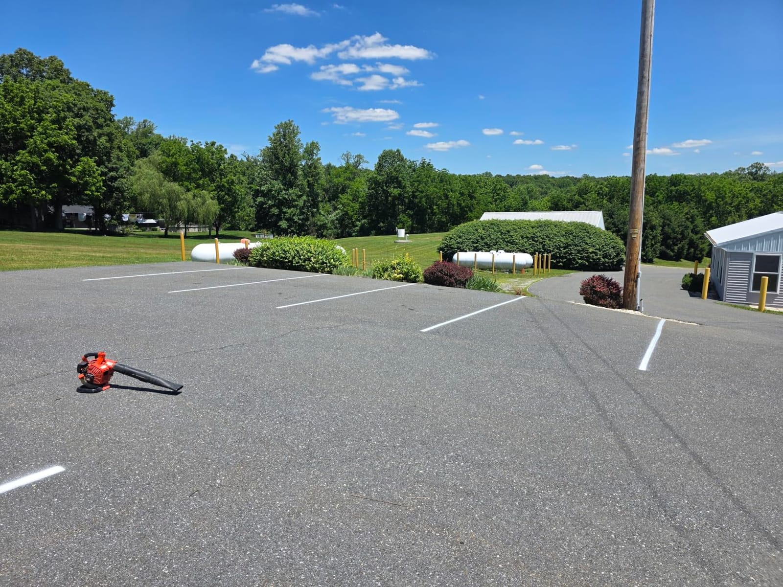 AugFir Parking Lot Striping Machine, Playing Field Striping Line Marking Machine, Work with Professional Inverted Striping Spray Paint, 2-4