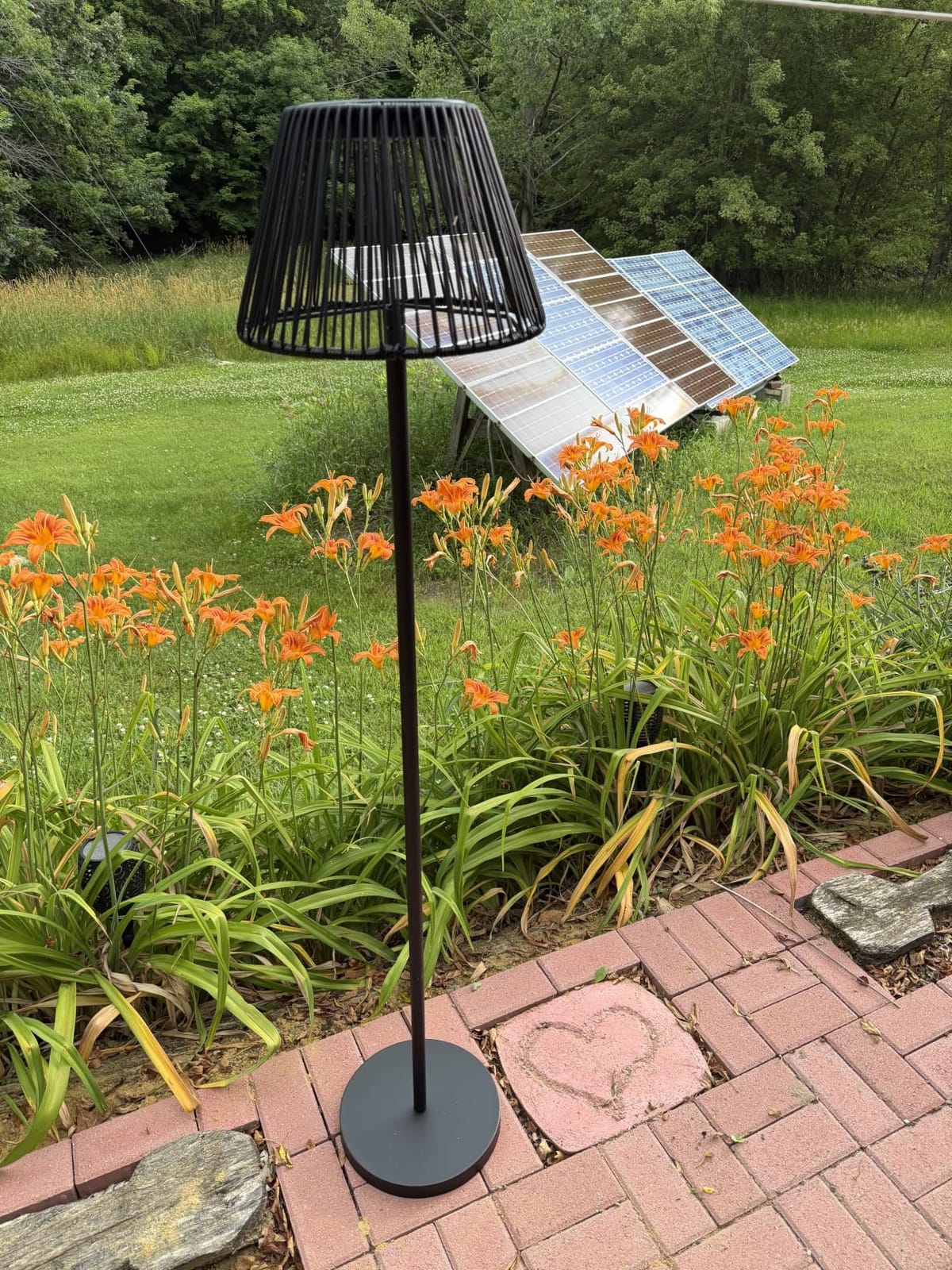 Design Accents Outdoor Floor Lamp, Solar Floor Lamp Outdoor Waterproof with 3CCT, Adjustable Height Metal Stand and Rattan-Style Shade, Rechargeable Outdoor Lamp for Patio, Garden, Backyard customer photo 1