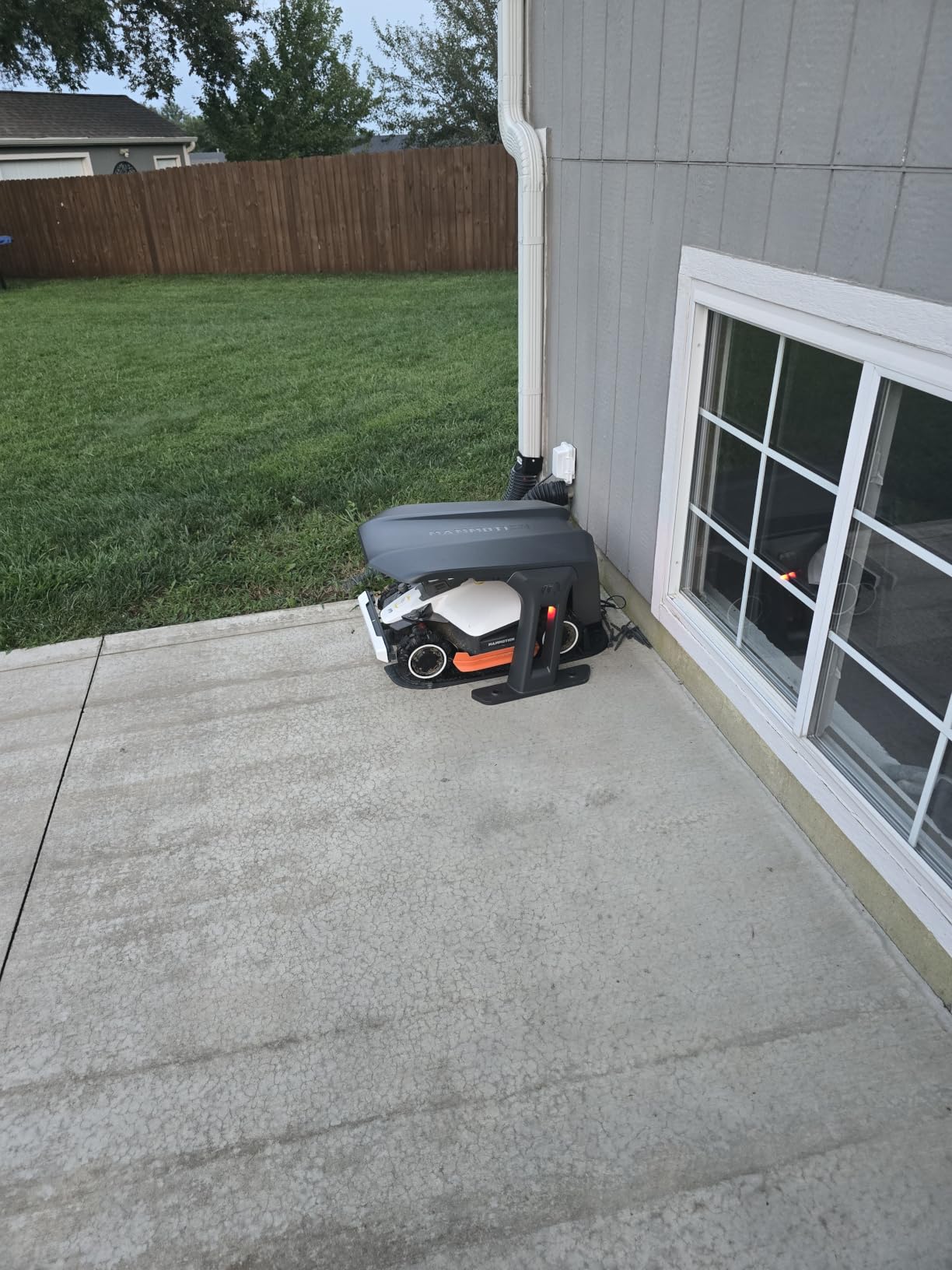 Mammotion LUBA 3 AWD 3000 Robot Lawn Mower with Cleaning Stand (Ship Separately), 360° LiDAR+NetRTK+AI Vision, AWD for 80% Slopes, 5400 sq.ft/h, Cutting Height 1.0