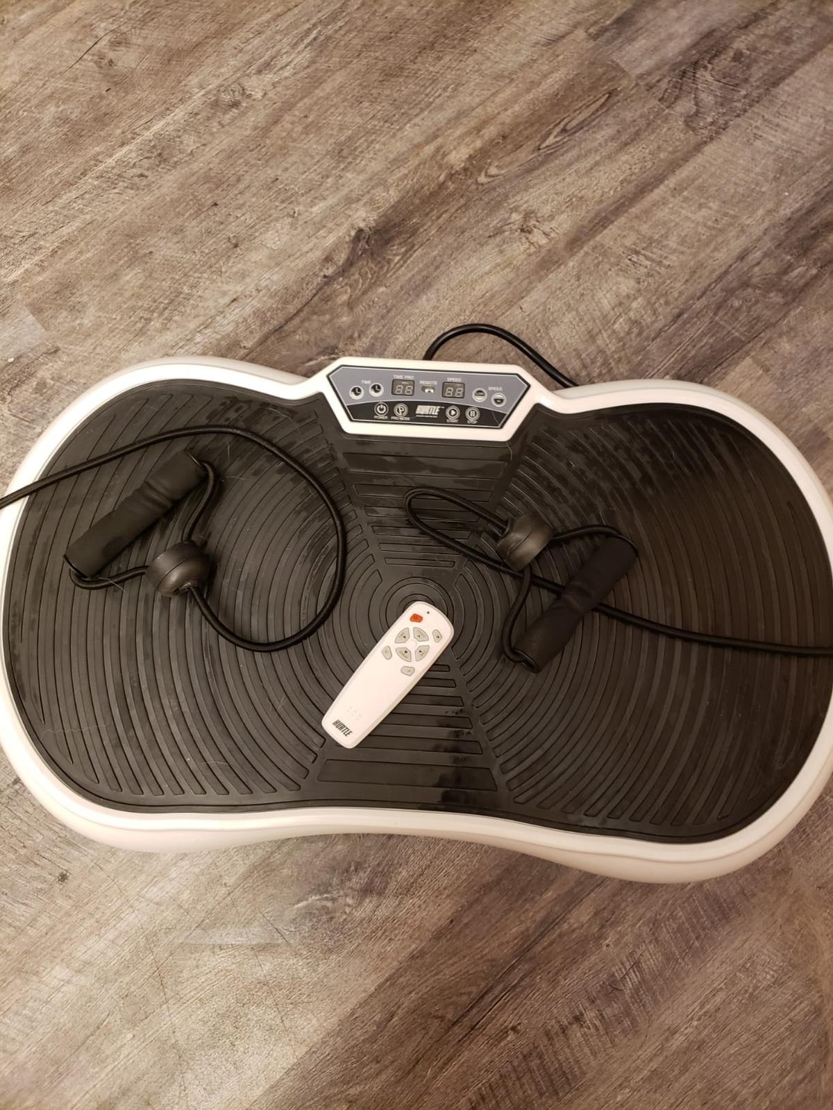 Hurtle Vibration Plate Exercise Machine with Handlebar, Vibration Plate with Handles for Low-Impact Home Fitness, 1-99 Speed Levels, 10 Preset Programs, Remote Control, Quiet Workout Platform customer photo 2