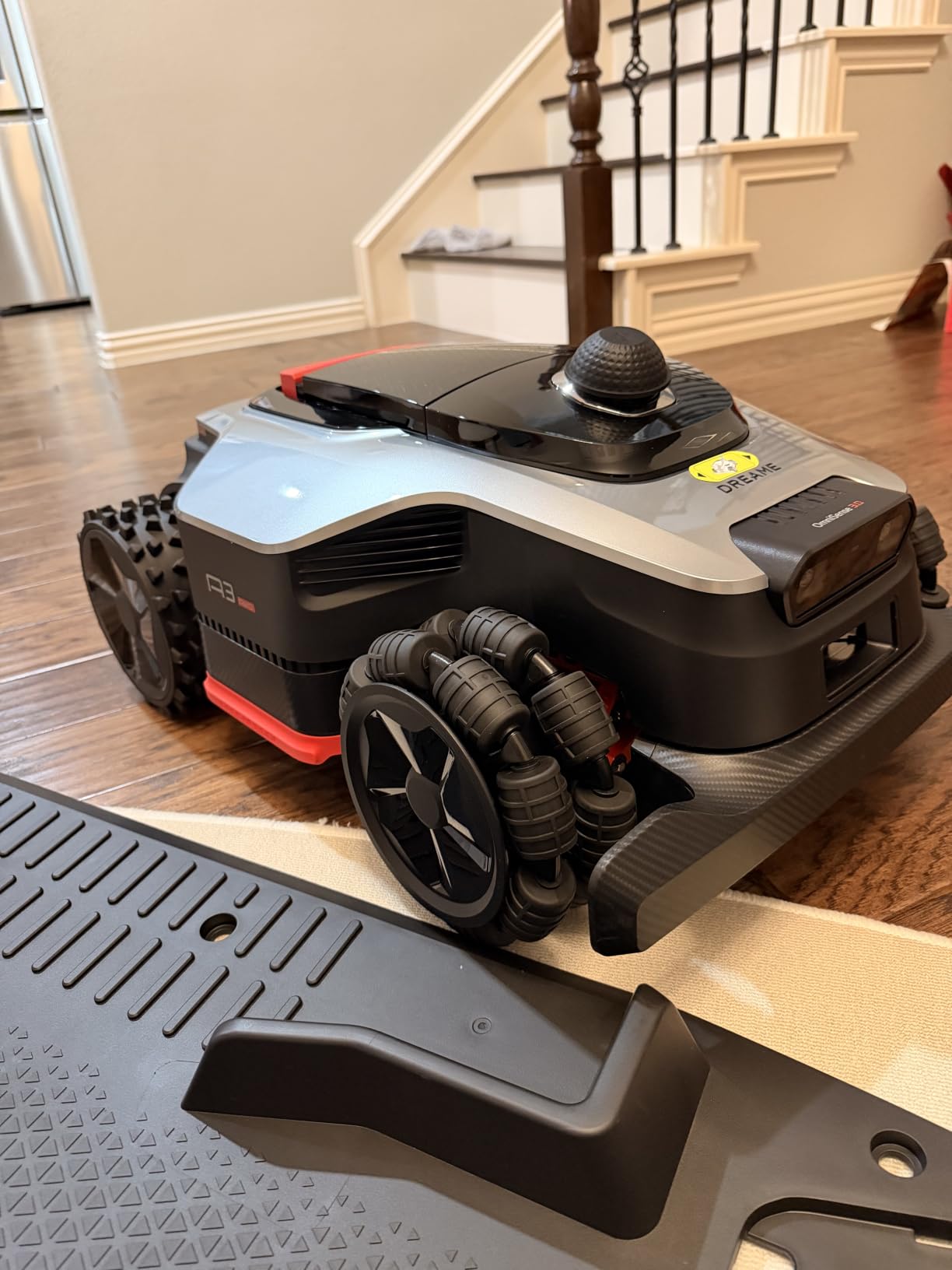 (Upgraded) DREAME A3 AWD 1000 LiDAR Robot Lawn Mower, 45-Min Fast Charge | Hilly Homeowners: AWD for 38.7°/80% Slopes, Wire-free 360° 3D LiDAR & AI Dual Vision Maps 0.25 Acres in Minutes, Zero Fees customer photo 1