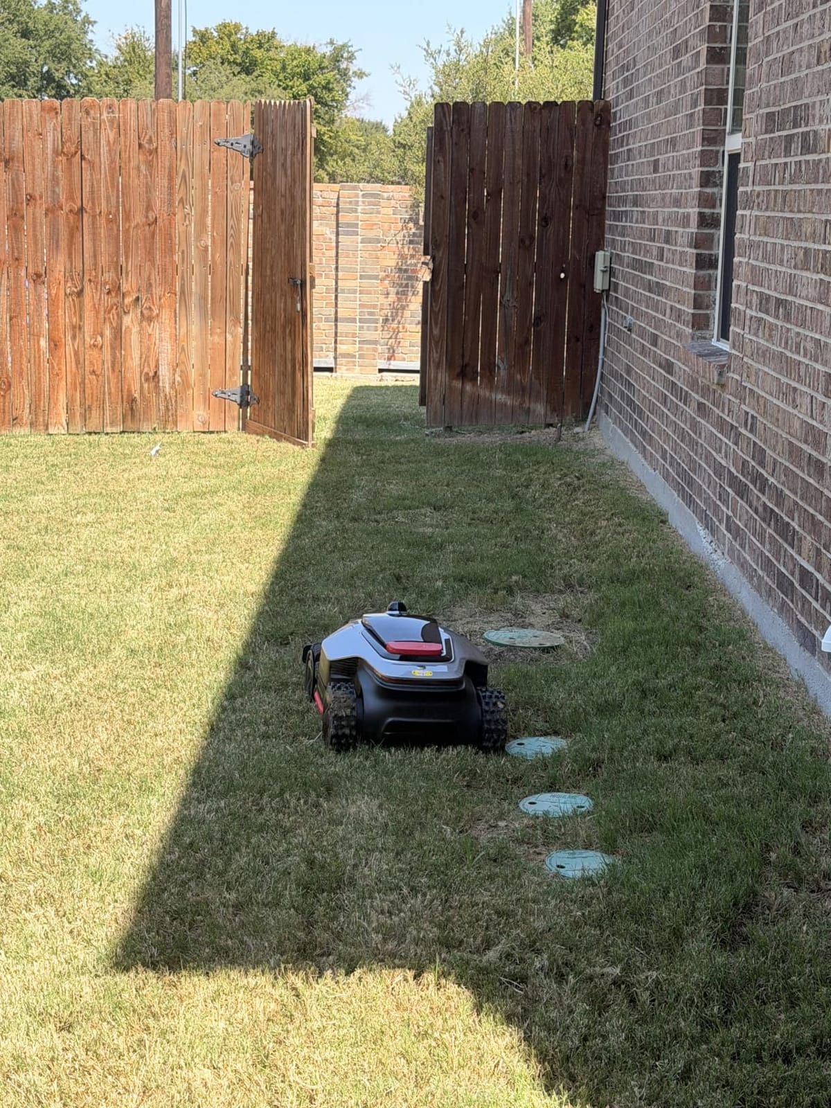 (Upgraded) DREAME A3 AWD 1000 LiDAR Robot Lawn Mower, 45-Min Fast Charge | Hilly Homeowners: AWD for 38.7°/80% Slopes, Wire-free 360° 3D LiDAR & AI Dual Vision Maps 0.25 Acres in Minutes, Zero Fees customer photo 2