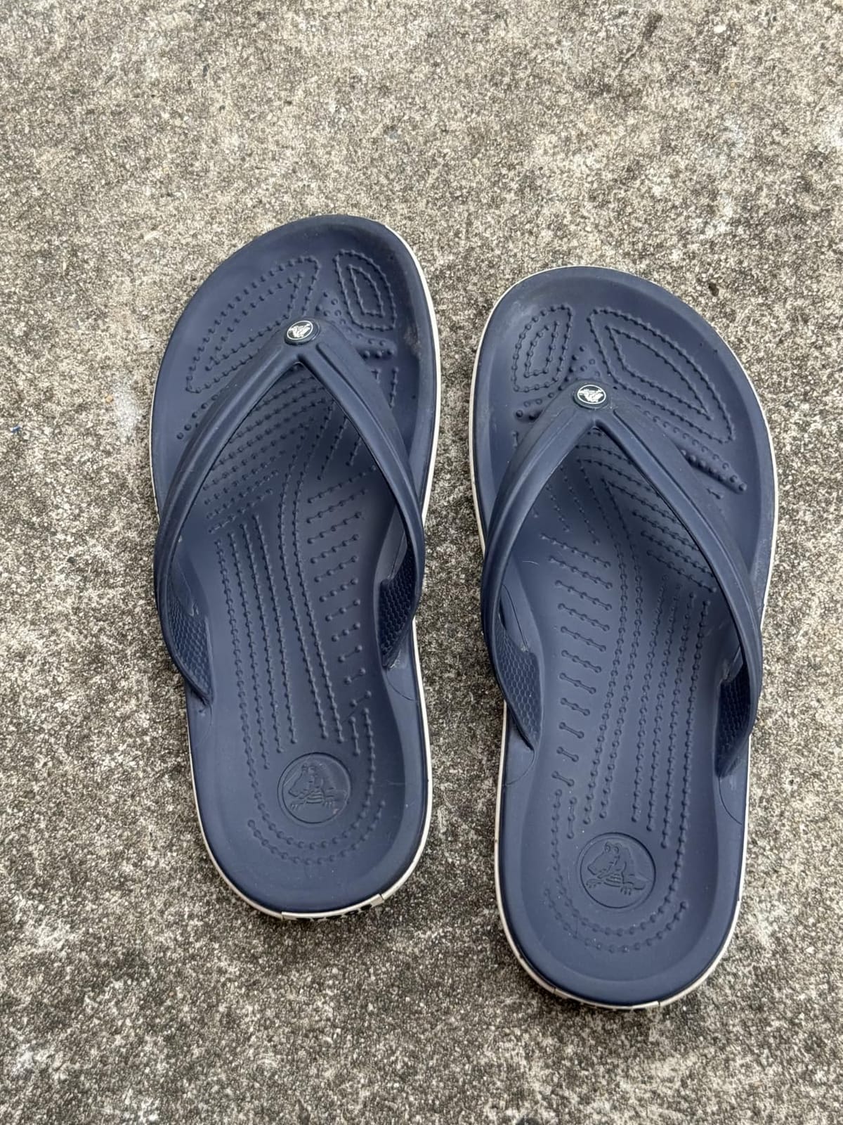 Crocs Unisex-Adult Crocband Flip Flop | Slip-on Sandals | Shower Shoes customer photo 1