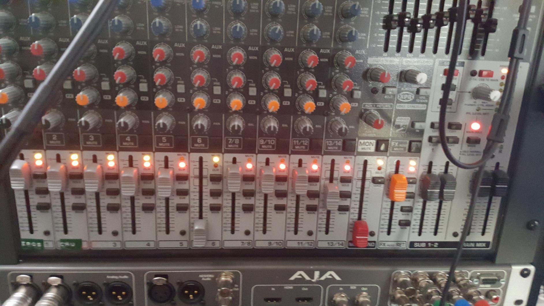 Behringer Xenyx X1832USB Premium 18-Input 3/2-Bus Mixer with XENYX Mic Preamps & Compressors customer photo 1