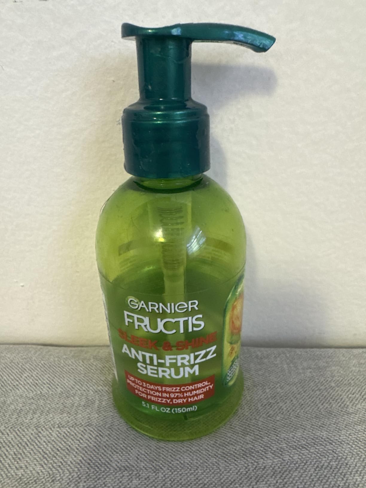 Garnier Fructis Sleek & Shine Anti-Frizz Hair Serum for Frizzy, Dry Hair, Leave-In Argan Oil Infused Formula with Up to 72HRs of Frizz Control, Smooths Flyaways & Boosts Hair Shine, 5.1 Fl Oz customer photo 1