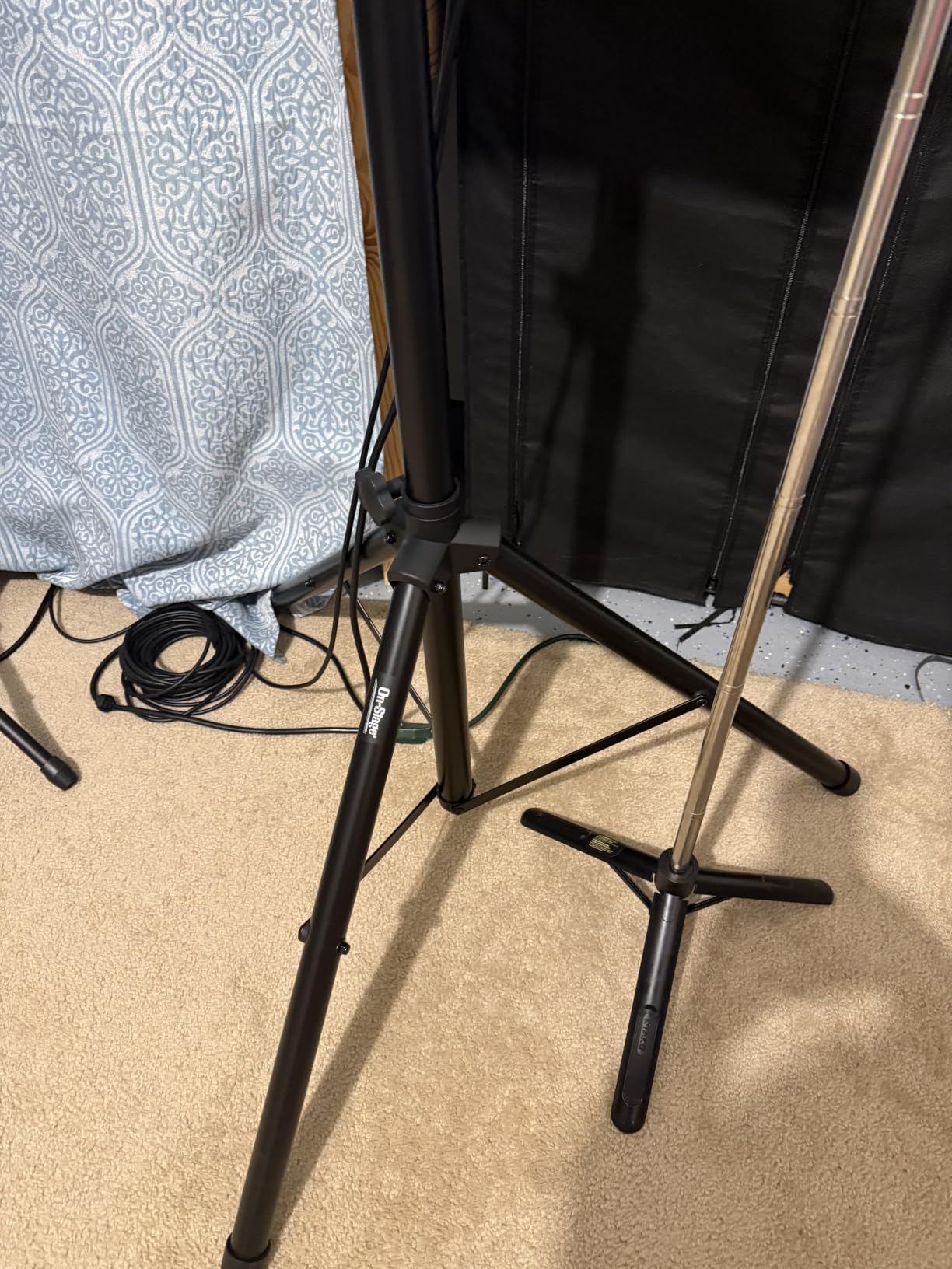 On-Stage SSP7900 All-Aluminum Speaker Stand Pack (Pair of Folding, Portable Stands, Tripod Base, Carry Bag, Height Adjustable, Nonslip Rubber Feet, 1 3/8″ Mounting Poles, 1 1/2″ Adapters, Black) customer photo 1