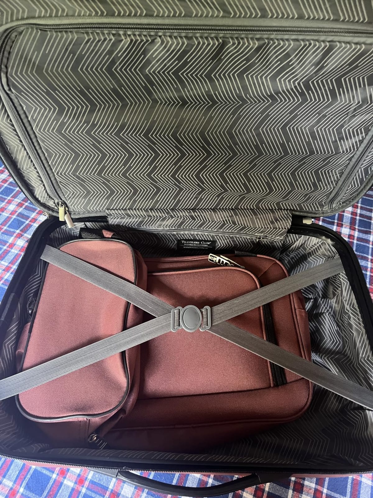 Travelers Club Chicago Hardside Expandable Spinner Luggage, Fuchsia, 22