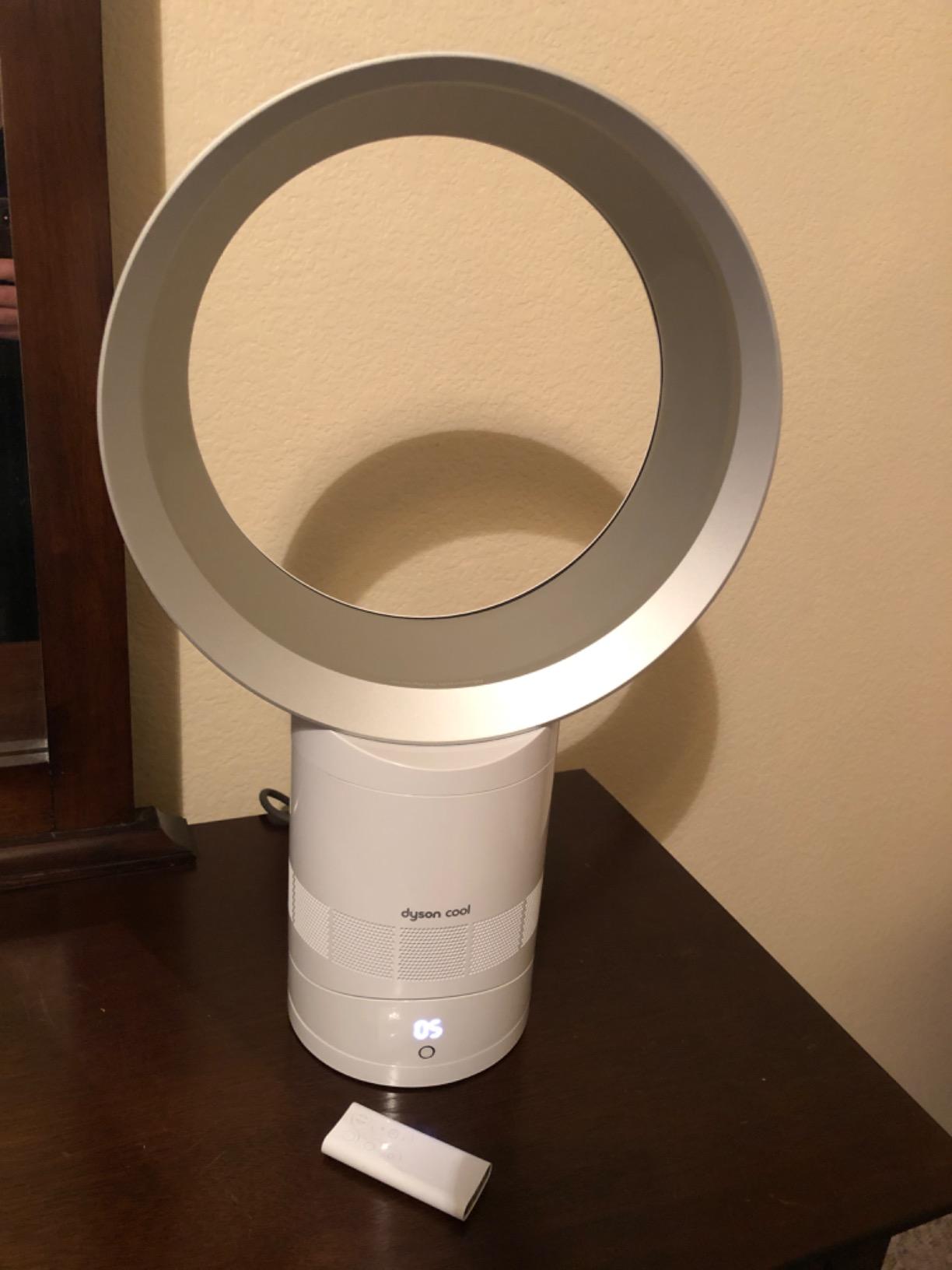 Dyson AM06 Table Fan customer photo 2