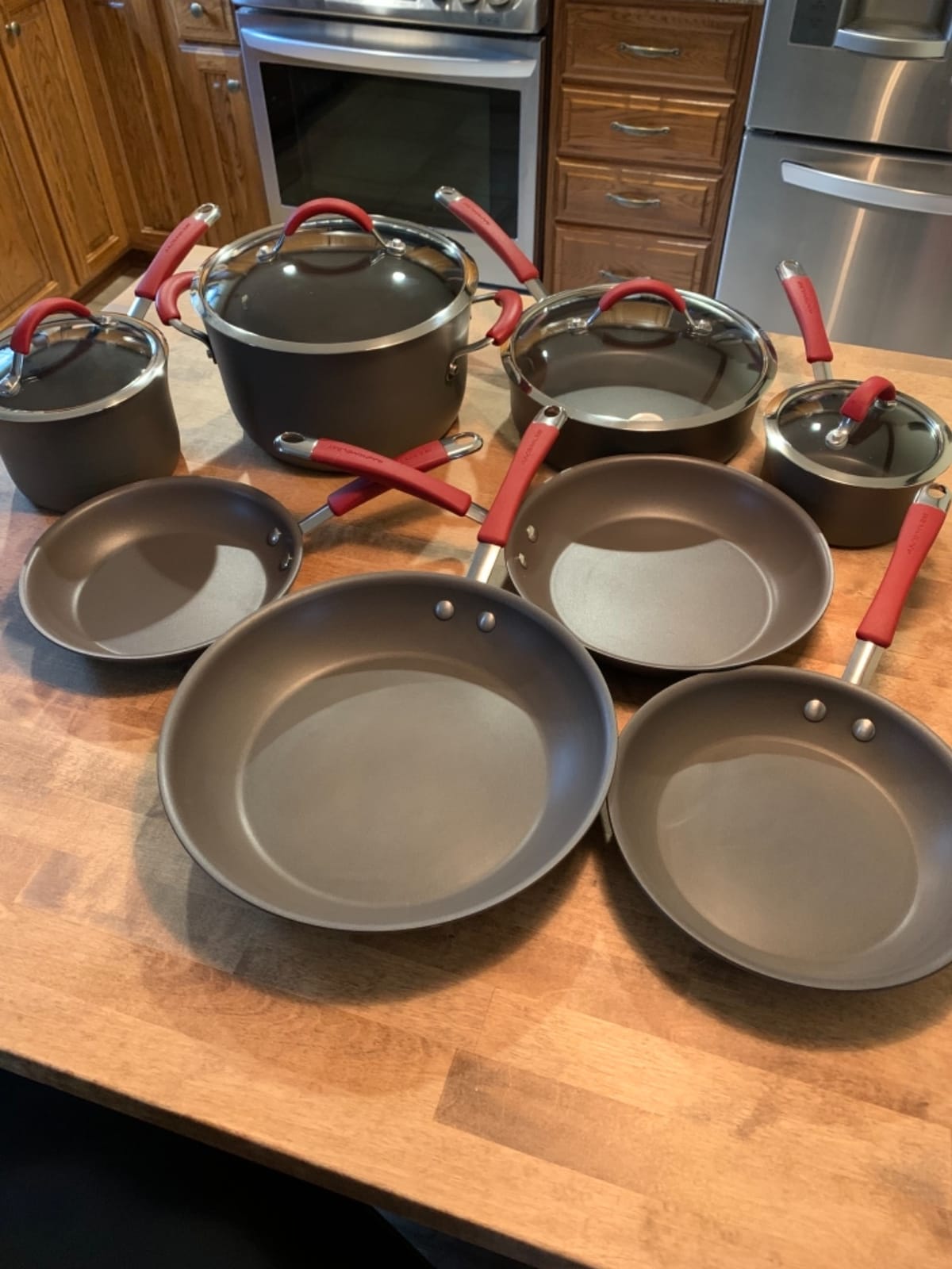 Rachael Ray Cucina Dishwasher-Safe Hard-Anodized Pots and Pans Set Non Stick Cookware, 12-Piece, Gray with Red Handles customer photo 1