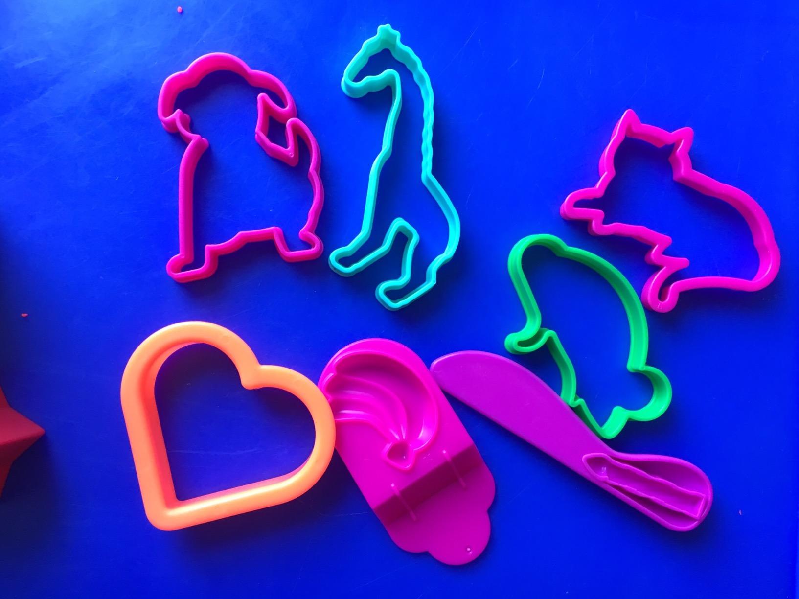 Play-Doh Fun Tub Set, 19 Accessories & Reusable Storage Container, Preschool Toys, Kids Arts & Crafts, Back to School Gifts, Ages 3+ (Amazon Exclusive) customer photo 1