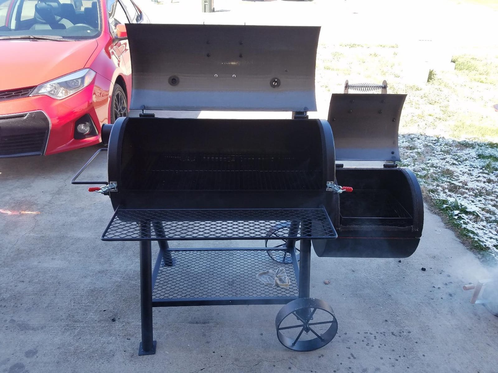 Oklahoma Joe's Highland Reverse Flow Smoker, Charcoal, Porcelain Coated Wire, Black customer photo 1