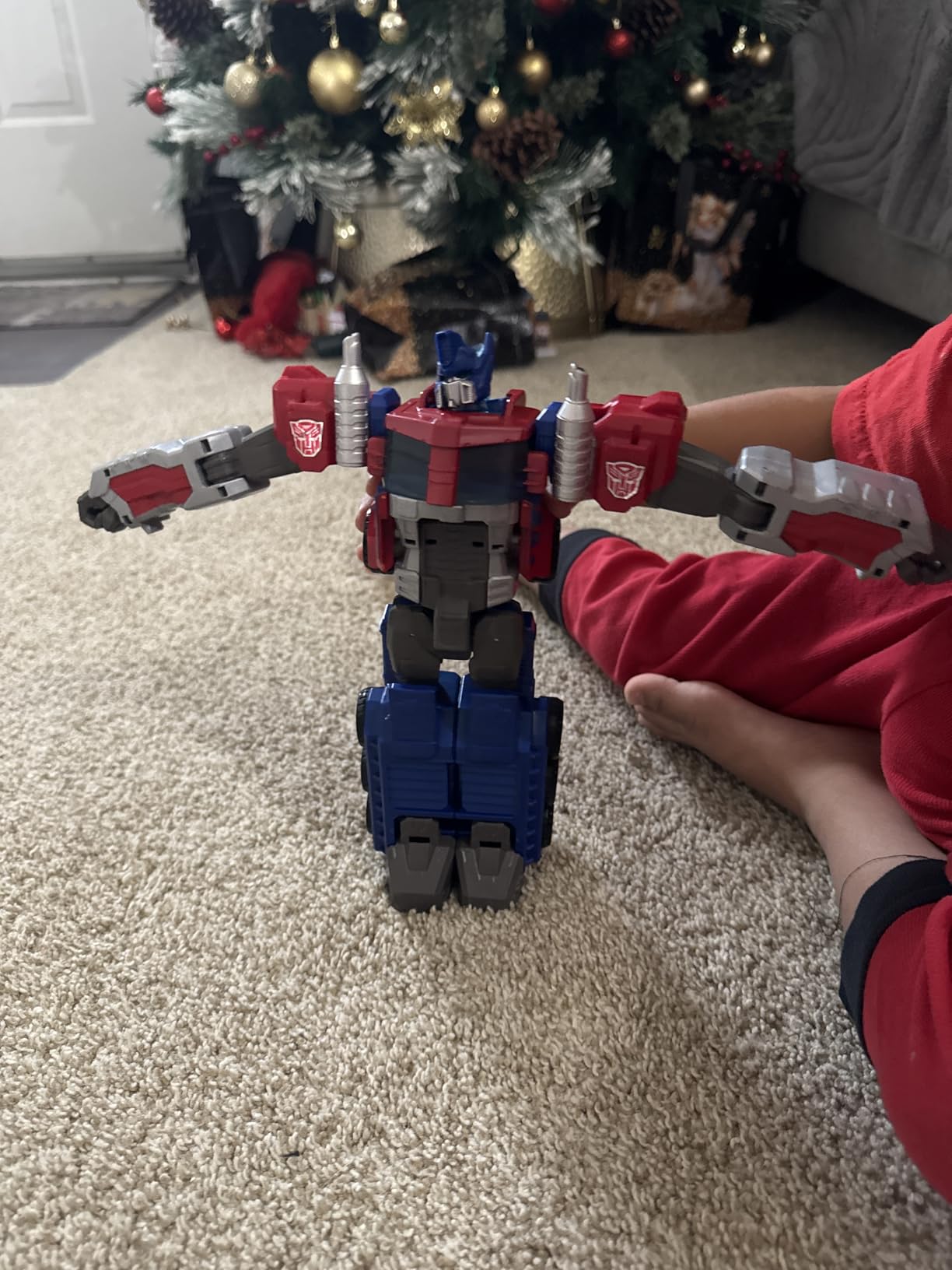 Transformers Toys Heroic Optimus Prime Action Figure - Timeless Large-Scale Figure, Changes into Toy Truck - Toys for Kids 6 and Up, 11-inch (Amazon Exclusive) customer photo 1