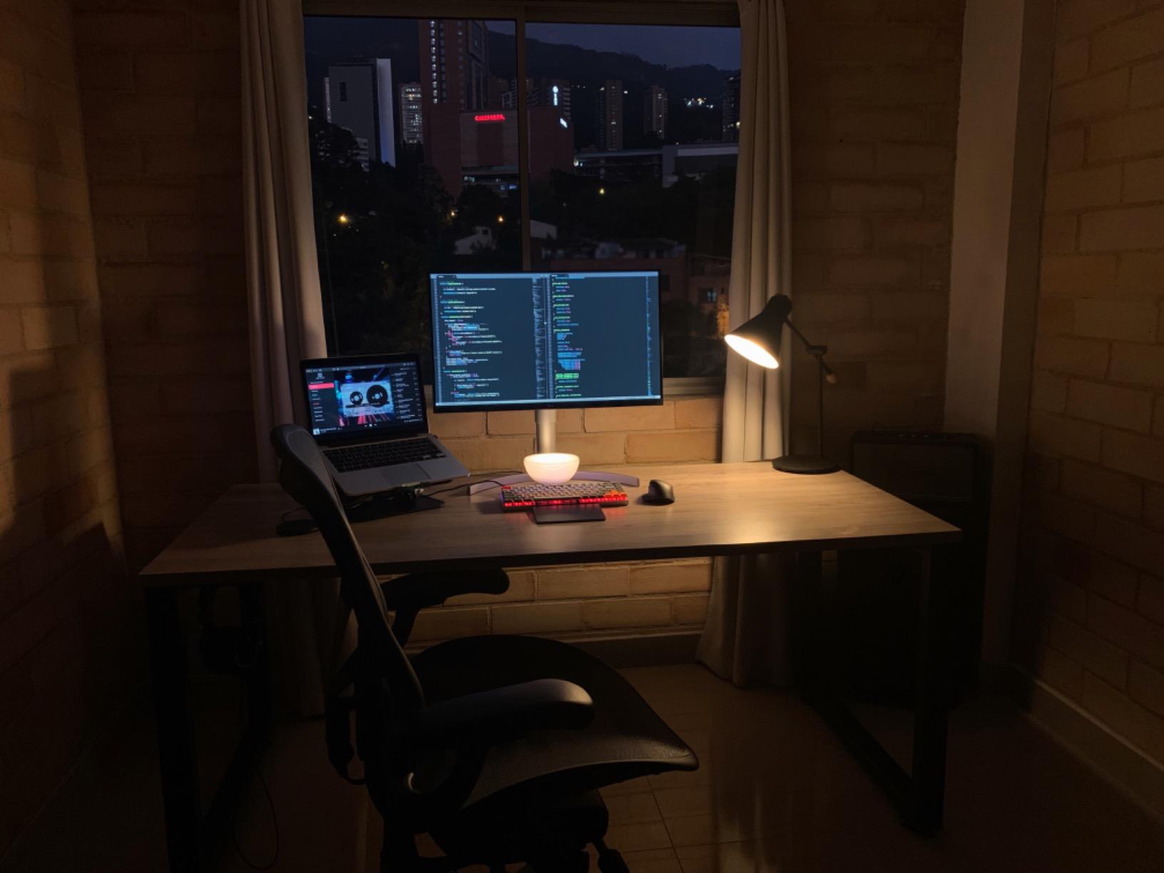 Philips Hue Go Smart Portable Table Lamp, 1-Pack, White customer photo 1