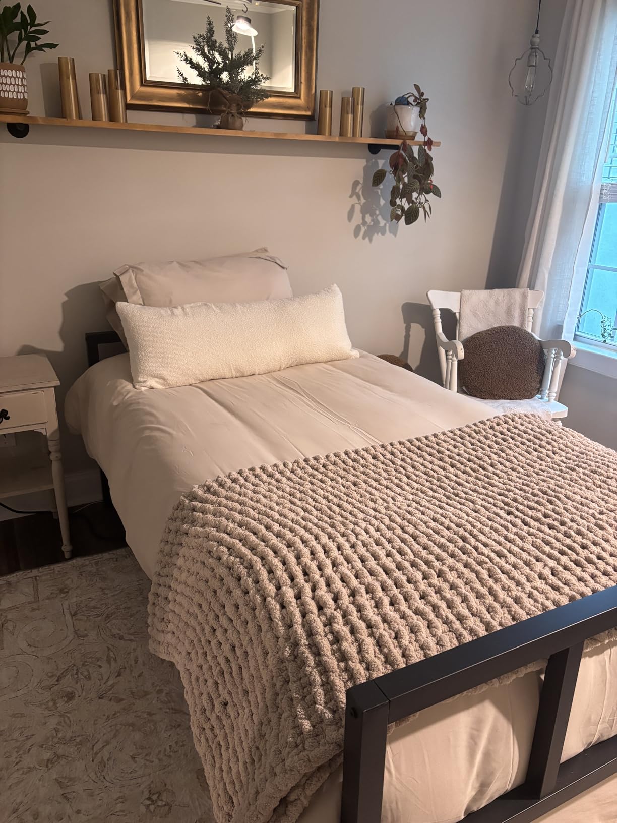 Amazon Basics White Down Alternative Comforter and Duvet Insert with Corner Tabs, Machine Washable, King, All-Season, 102 x 90 inches customer photo 2