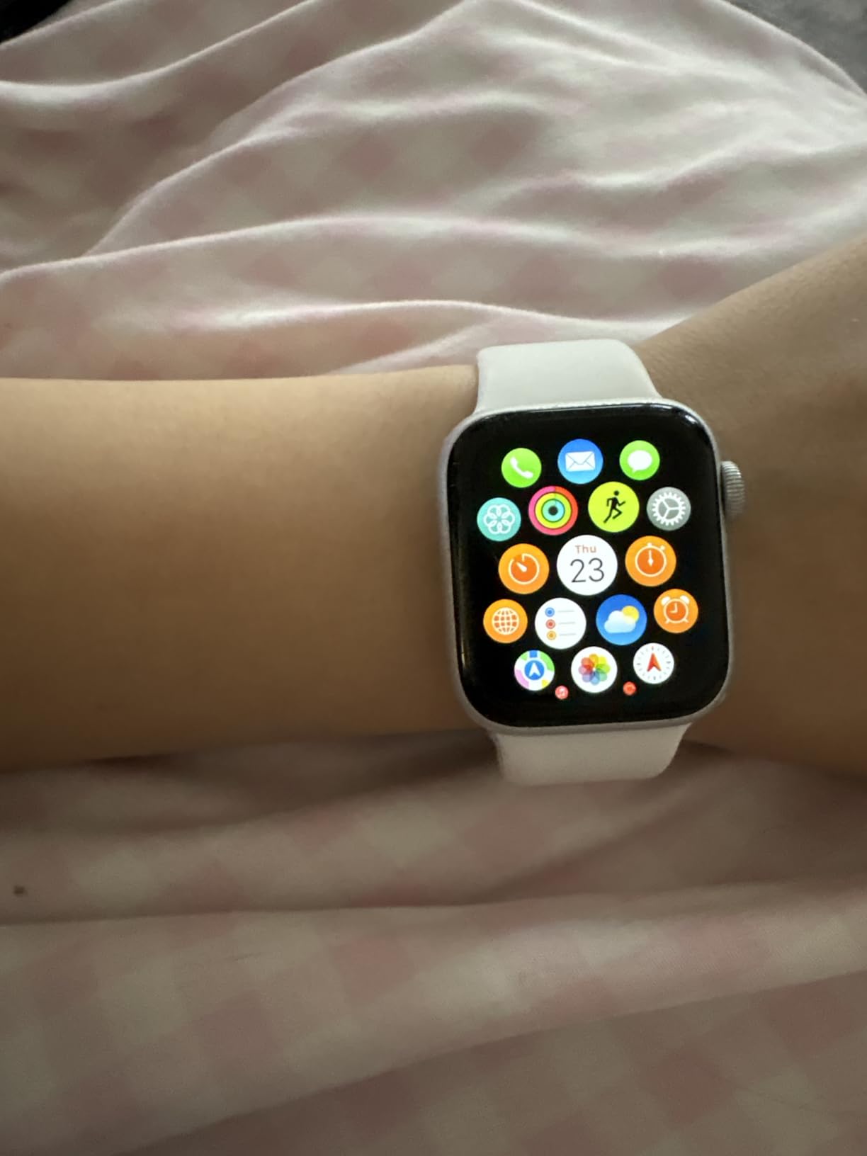 Apple Watch SE Renewed customer photo 2