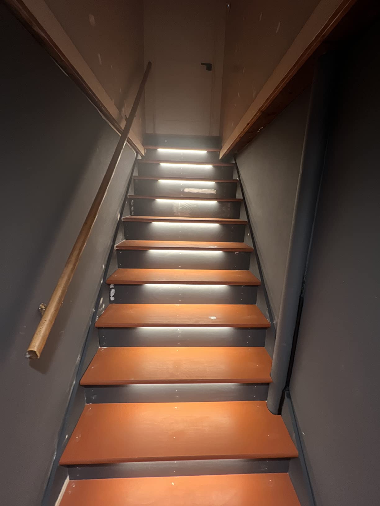 Motion-Activated Cascading Effect LED Stair Lighting Kit KMG-3233, 23.6