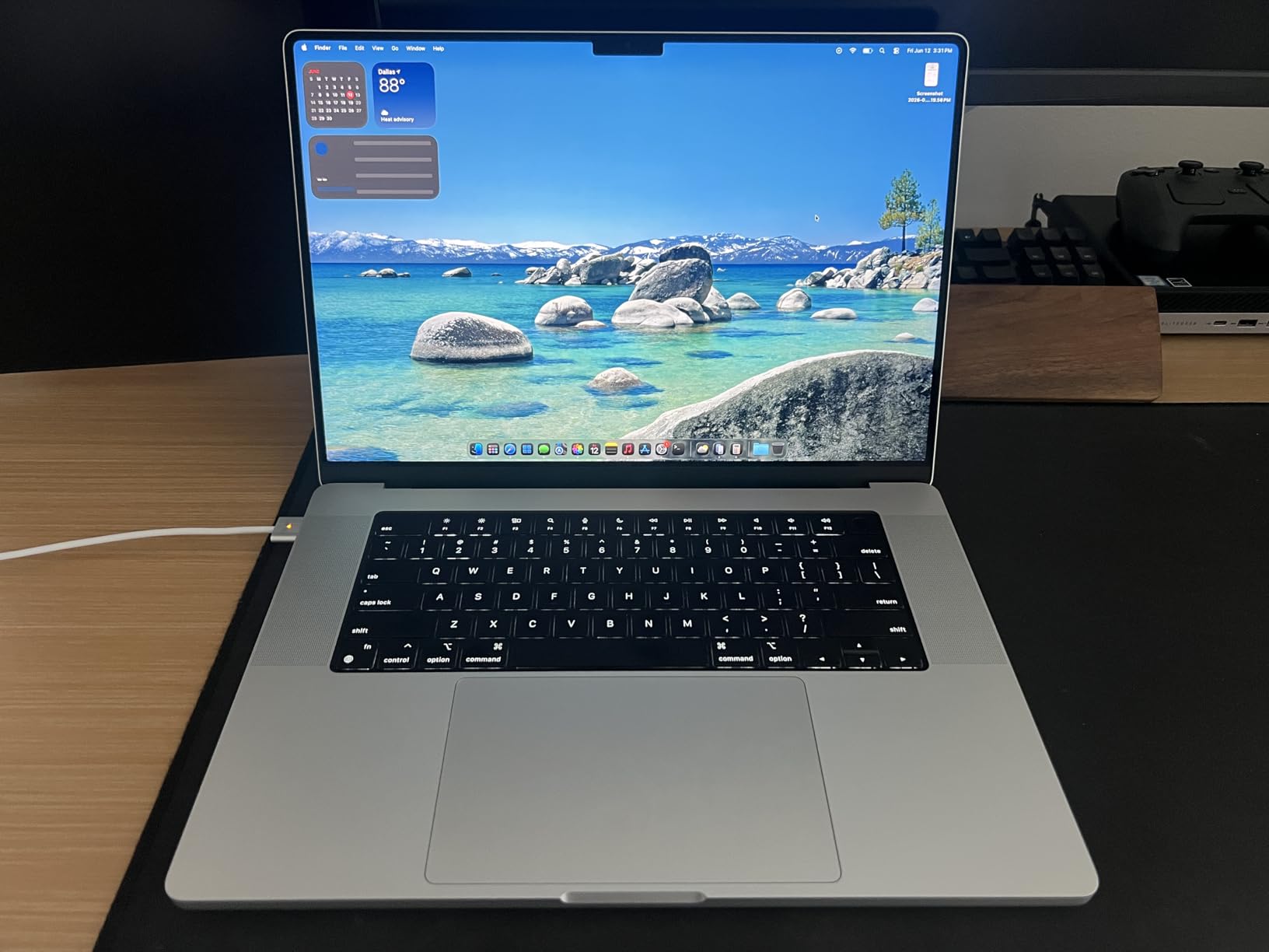 Apple MacBook Pro 16 M1 Pro Renewed customer photo 2