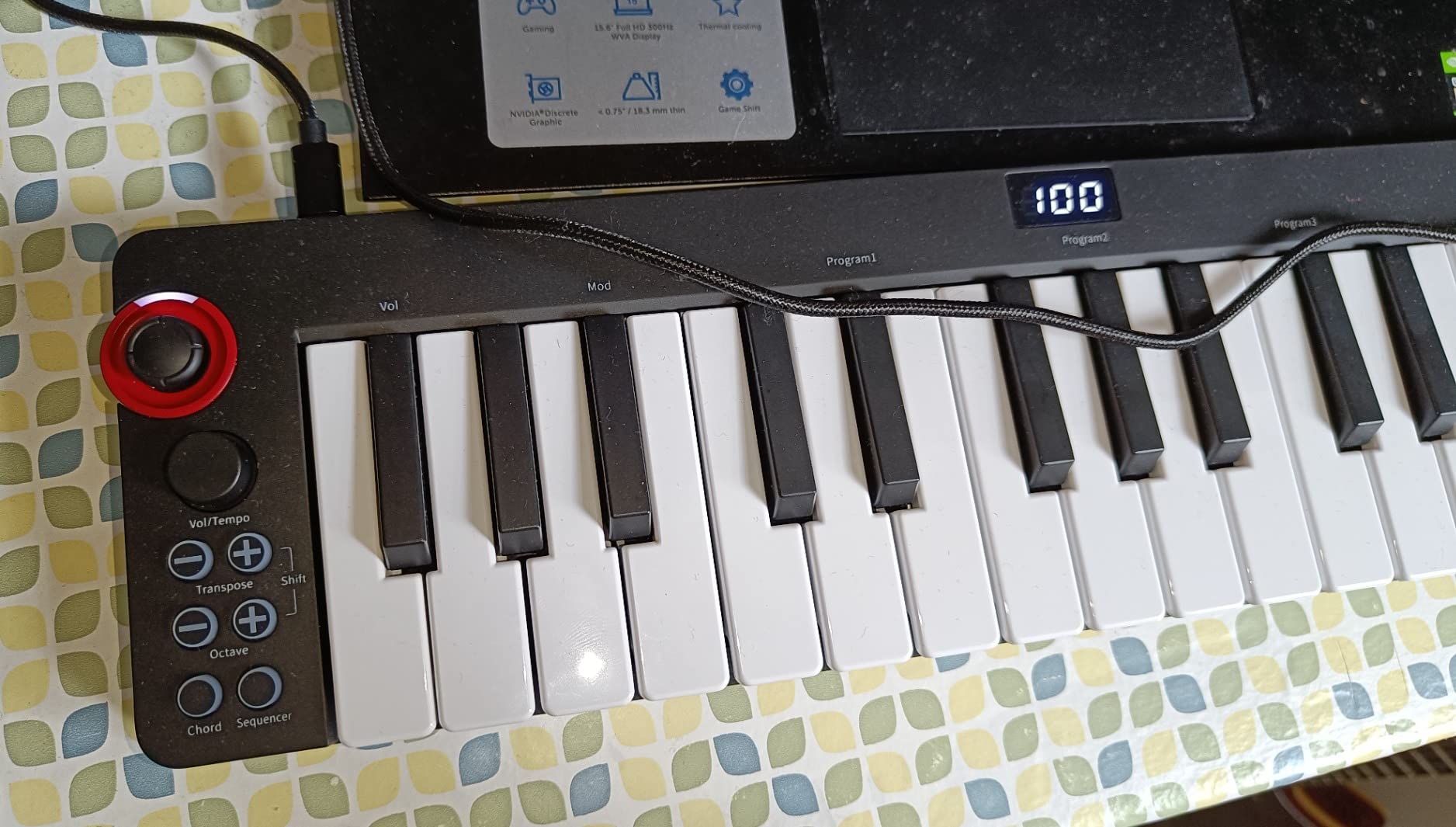 Donner N-32 MIDI Keyboard, Small USB MIDI Controller with 32 Velocity-Sensitive Keys, Screen, Sequencer, Chord, Bend Sound Effects by Light-up Joystick, Music Production Software, 40 Teaching Courses customer photo 2