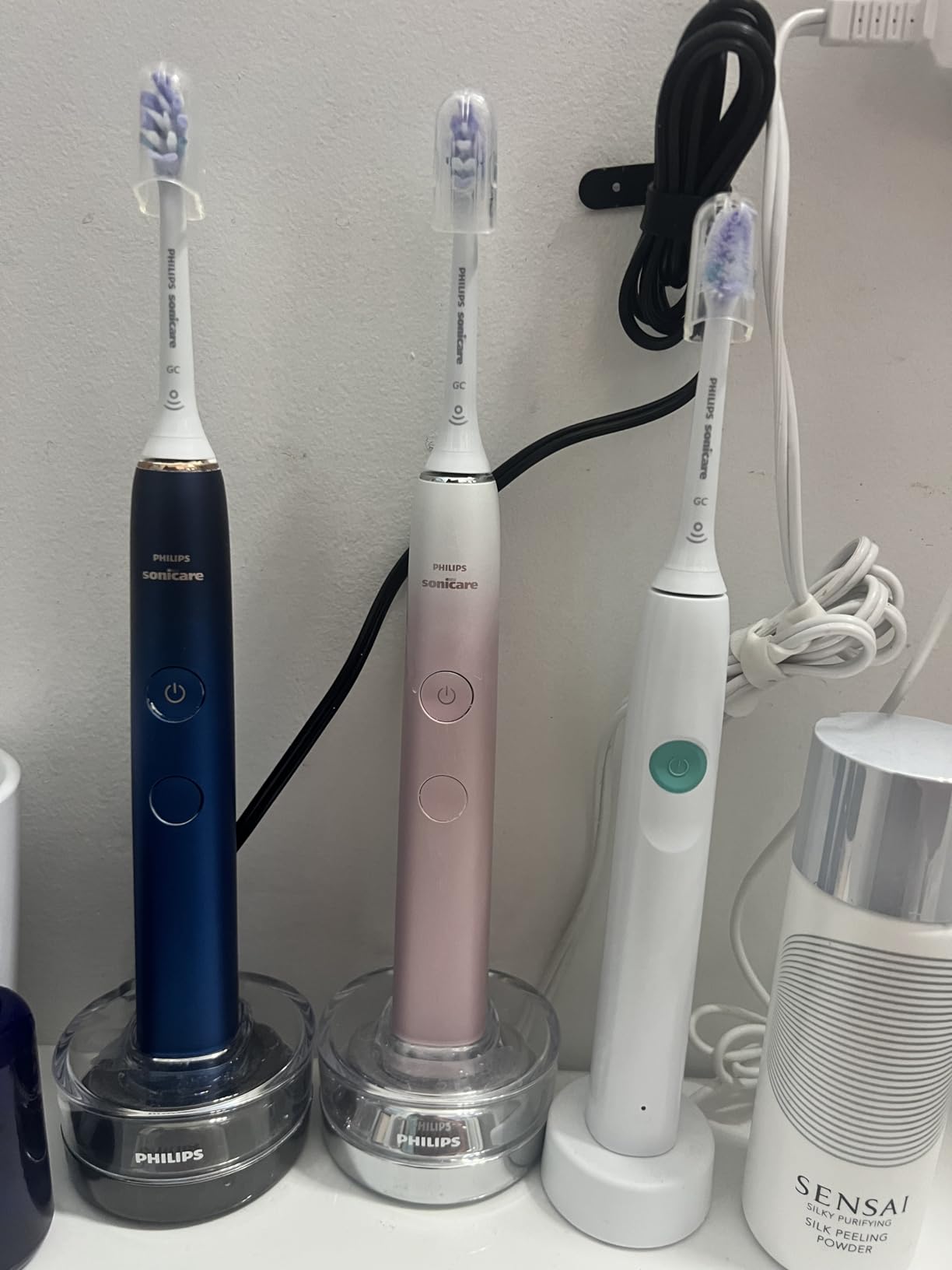 PHILIPS Sonicare DiamondClean 9000 Electric Toothbrush, 1 Brush Head, Aqua customer photo 2