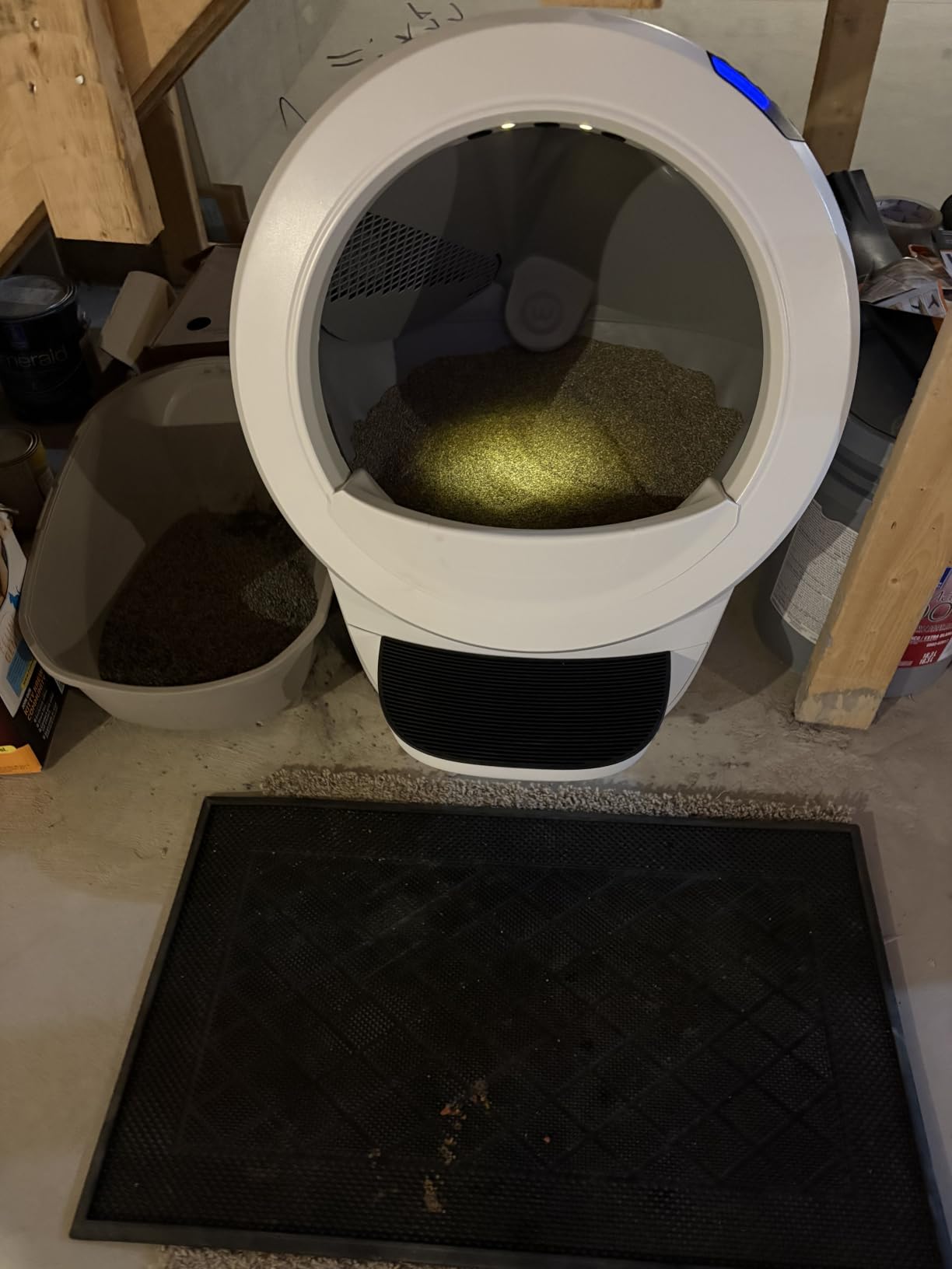 Whisker Litter-Robot 4, White - Automatic customer photo 1