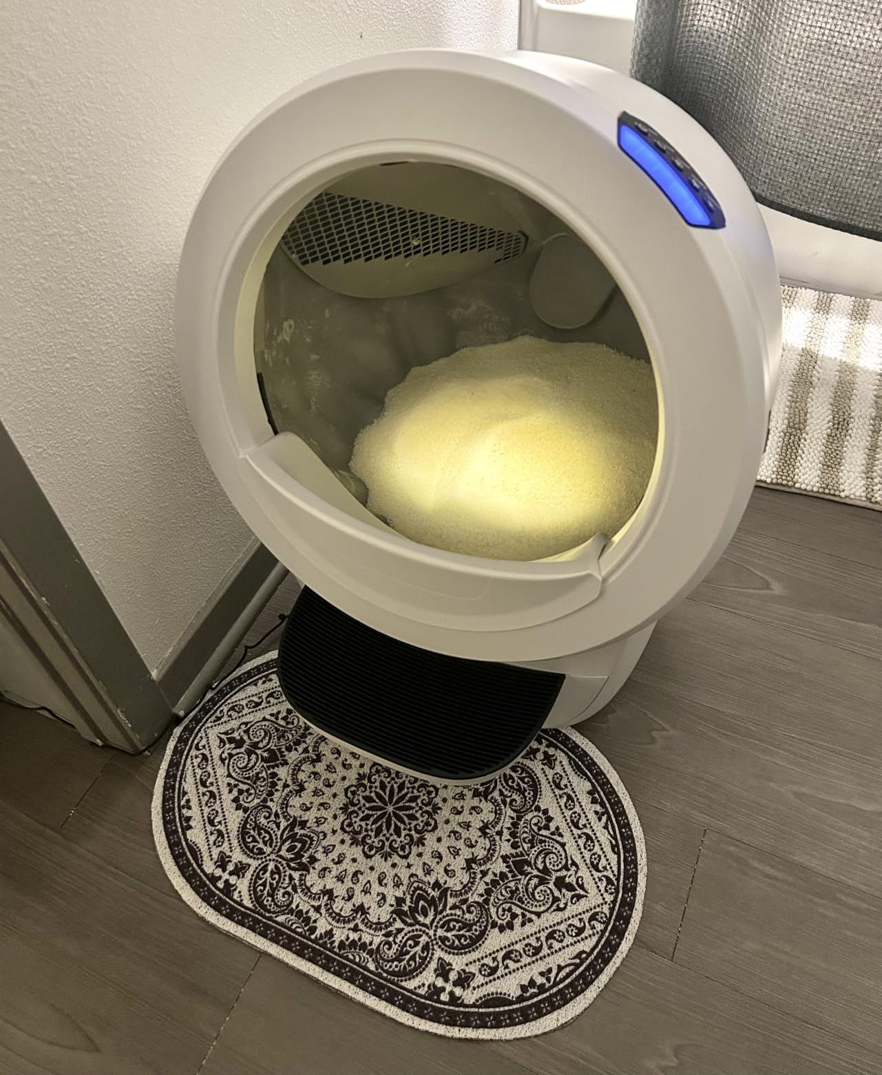 Whisker Litter-Robot 4, White - Automatic customer photo 2