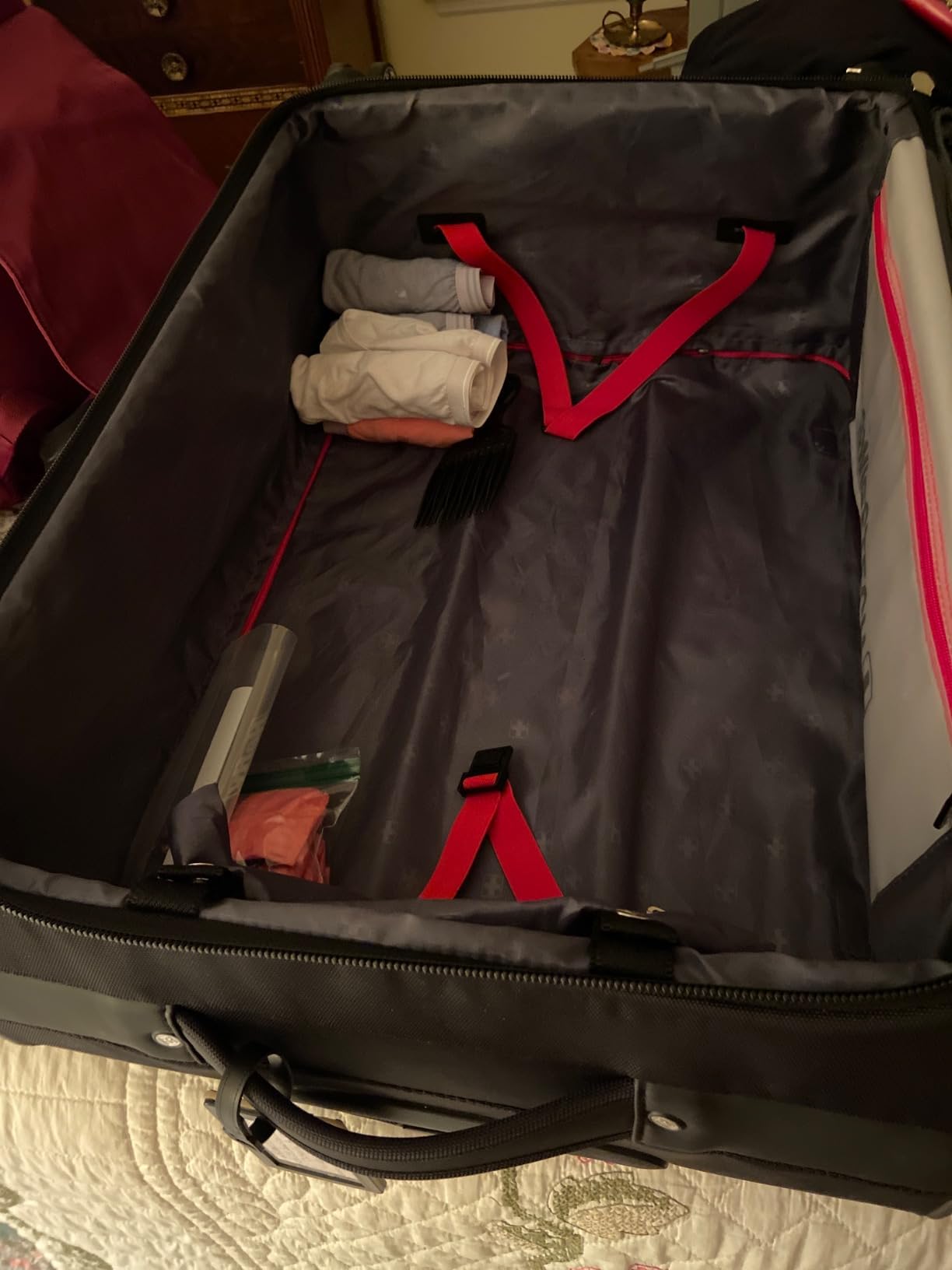 SwissGear Sion Softside Expandable Spinner Luggage Durable Lightweight Travel Suitcase, Merlot, Checked-Medium customer photo 2