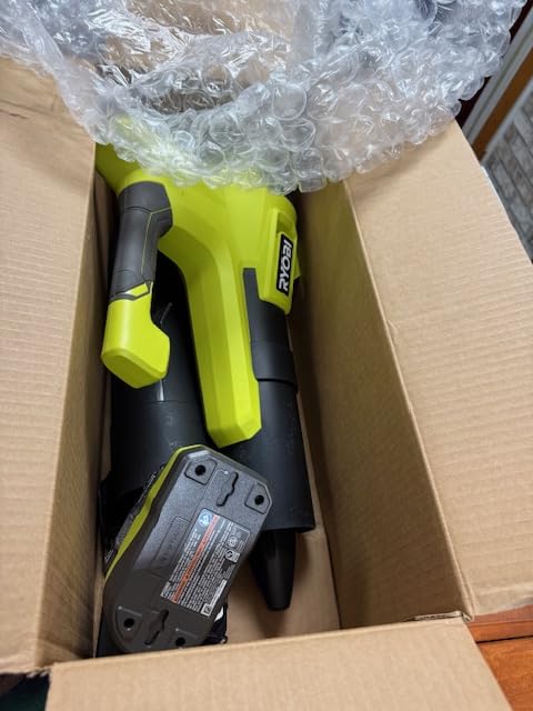 RYOBI ONE+ 18V 100 MPH 325 CFM Cordless Battery Variable Speed Jet Fan Leaf Blower with 4.0 Ah Battery and Charger, GREEN customer photo 2