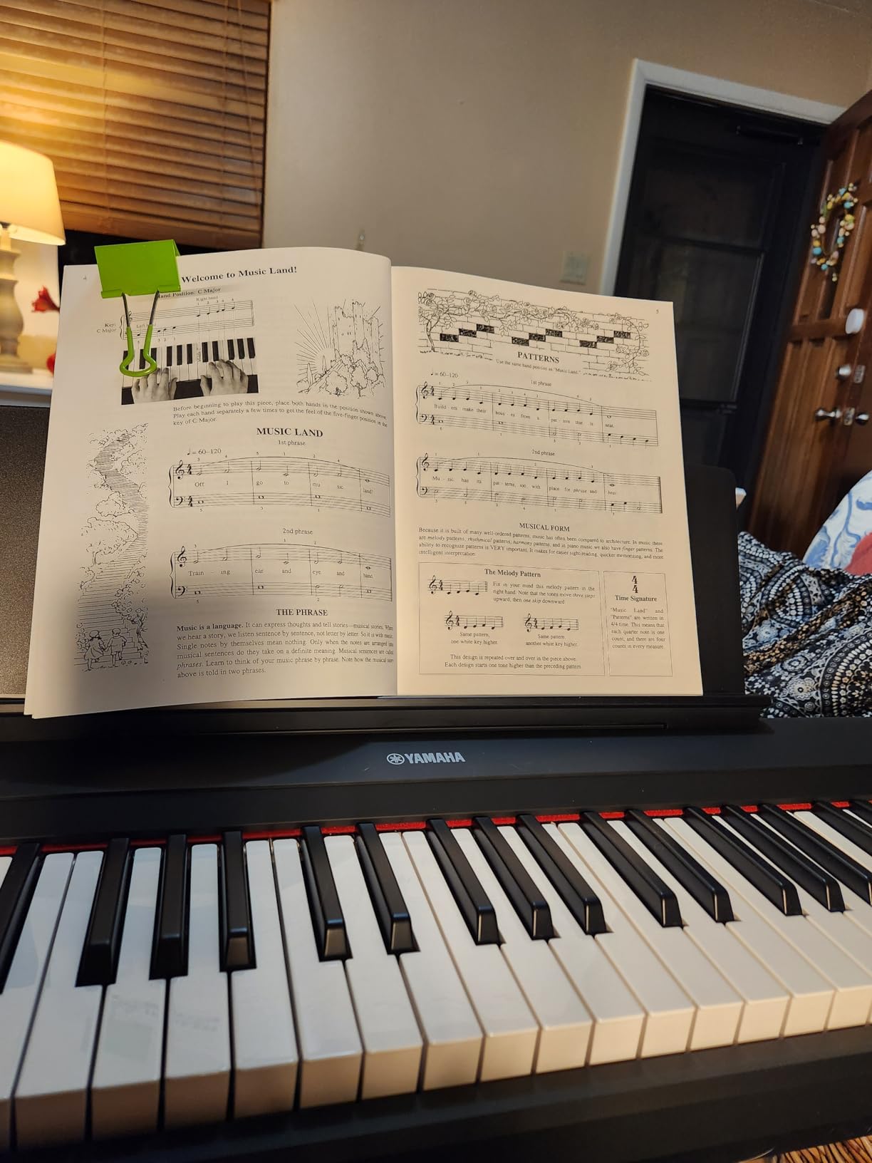 Yamaha Piaggero 61-Key Ultra-Portable Digital Piano, Touch Sensitive Keys, Metronome, Recording Function, White NP15WH customer photo 1