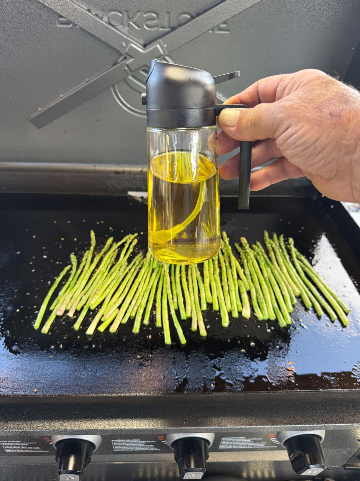 TrendPlain 16oz/470ml Glass Olive Oil Sprayer for Cooking – 2 in 1 Olive Oil Dispenser Bottle for Kitchen Gadgets and Air Fryer Accessories, Salad, BBQ - Black customer photo 2
