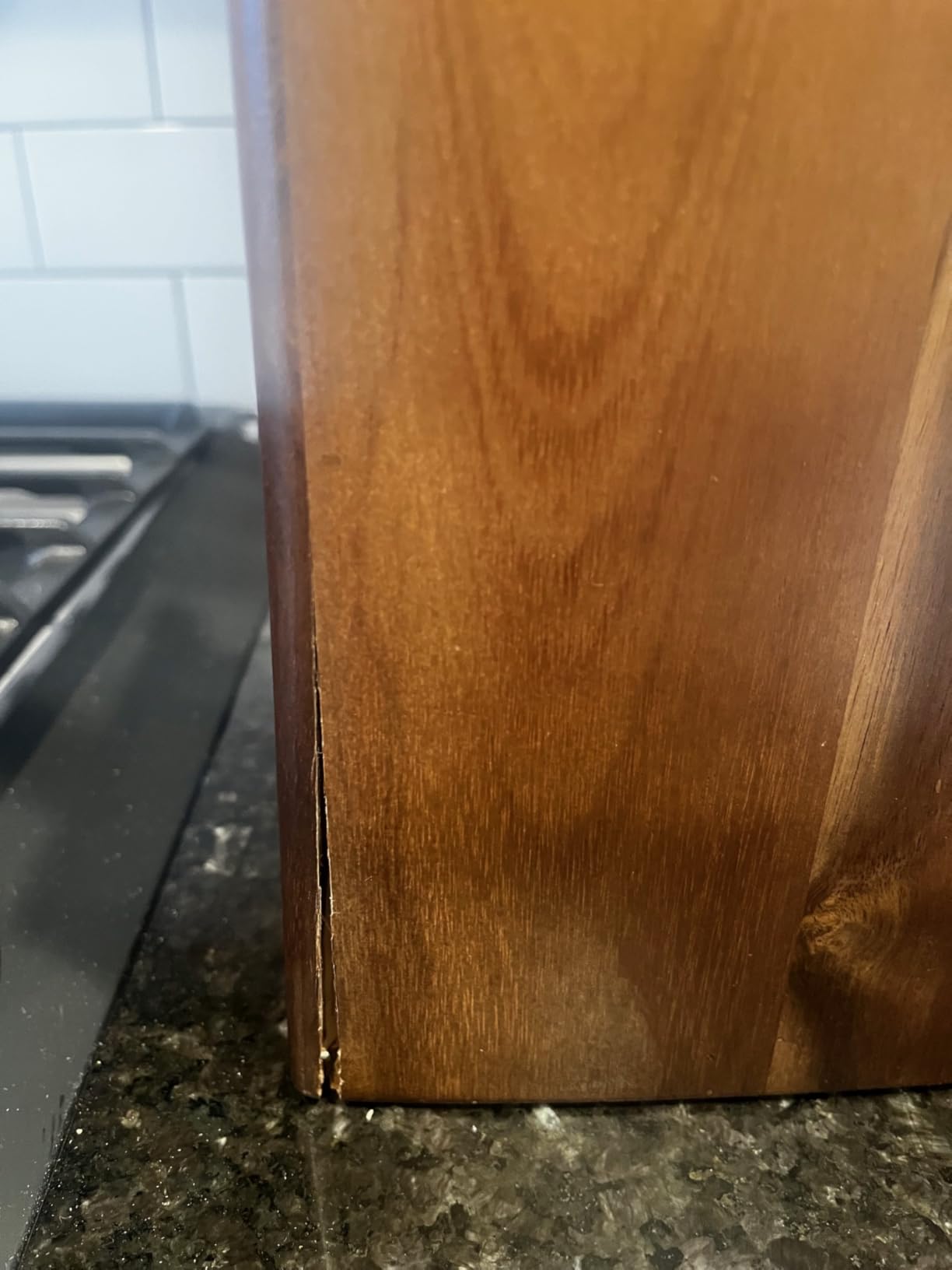 KITCHENDAO XL Acacia Wood Universal Knife Block with Slots for Scissors and Sharpening Rod, Safe, Space Saver Knives Storage Stand Display without Knives, Unique Slot Design to Protect Blade customer photo 2