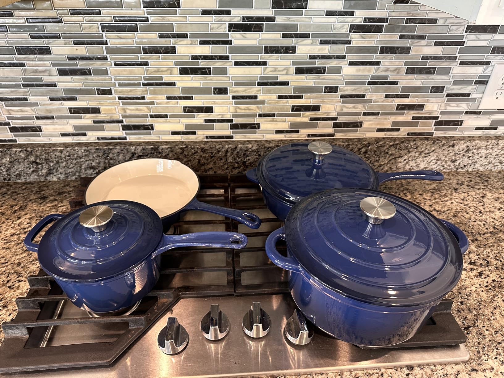 DishDelight Enameled Cast Iron Cookware Set, 7Pcs customer photo 1