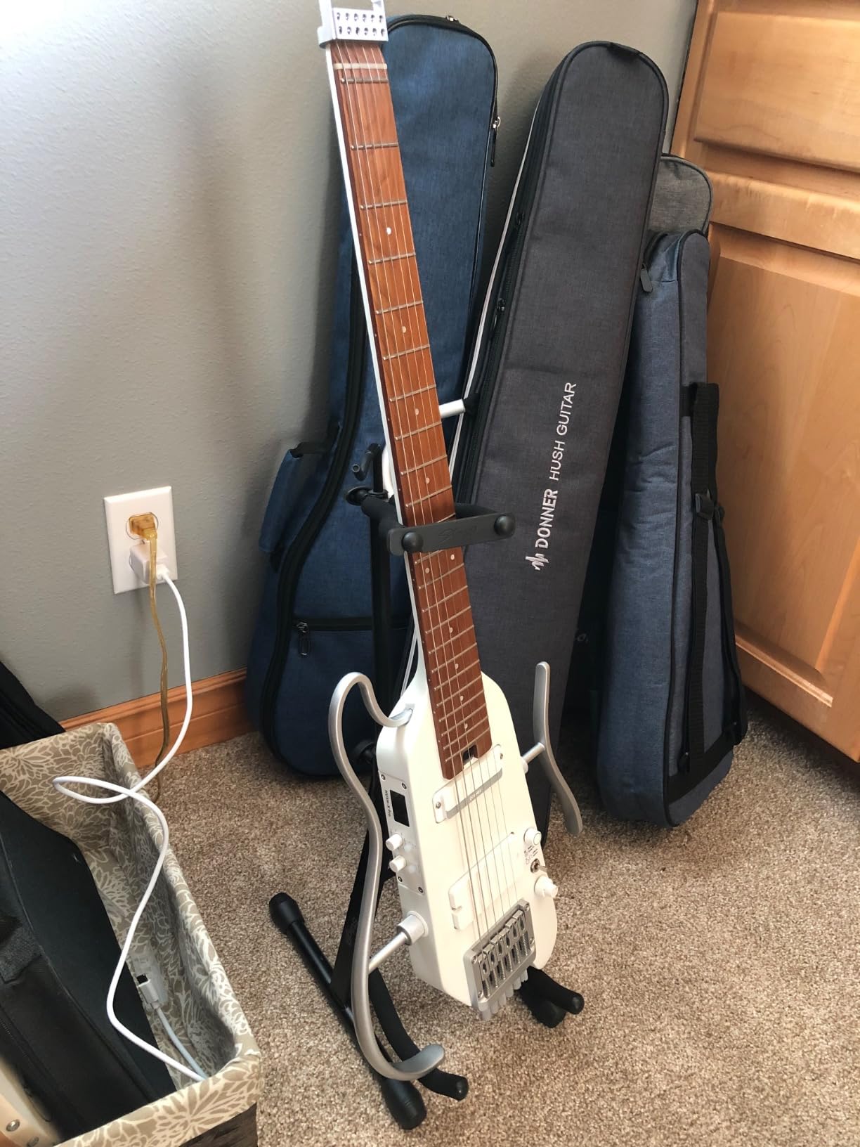 Donner HUSH X PRO Smart Travel Electric Guitar Kit, Black customer photo 1
