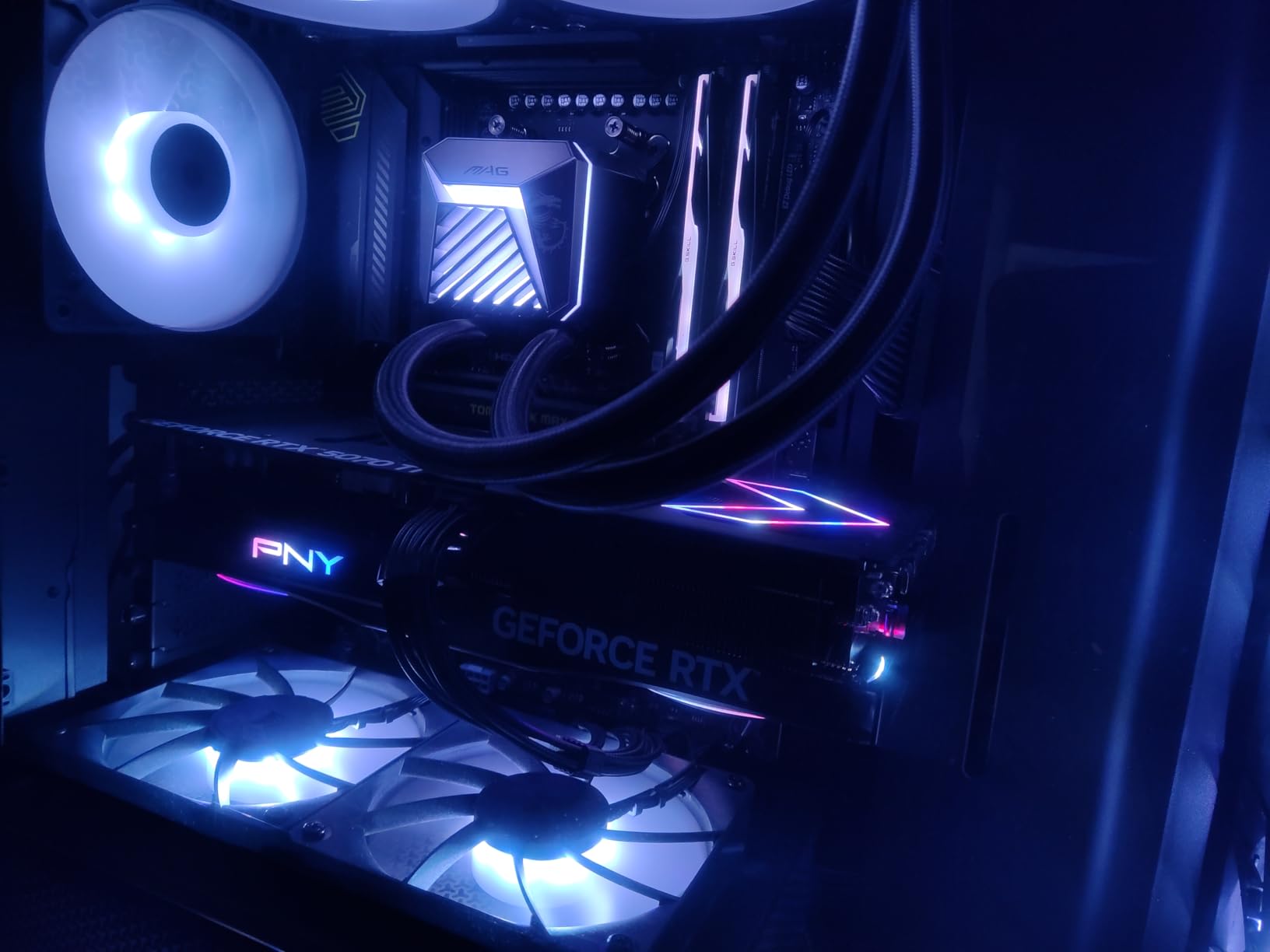 PNY NVIDIA GeForce RTX™ 5070 Ti Epic-X RGB™ OC Triple-Fan Graphics Card customer photo 1