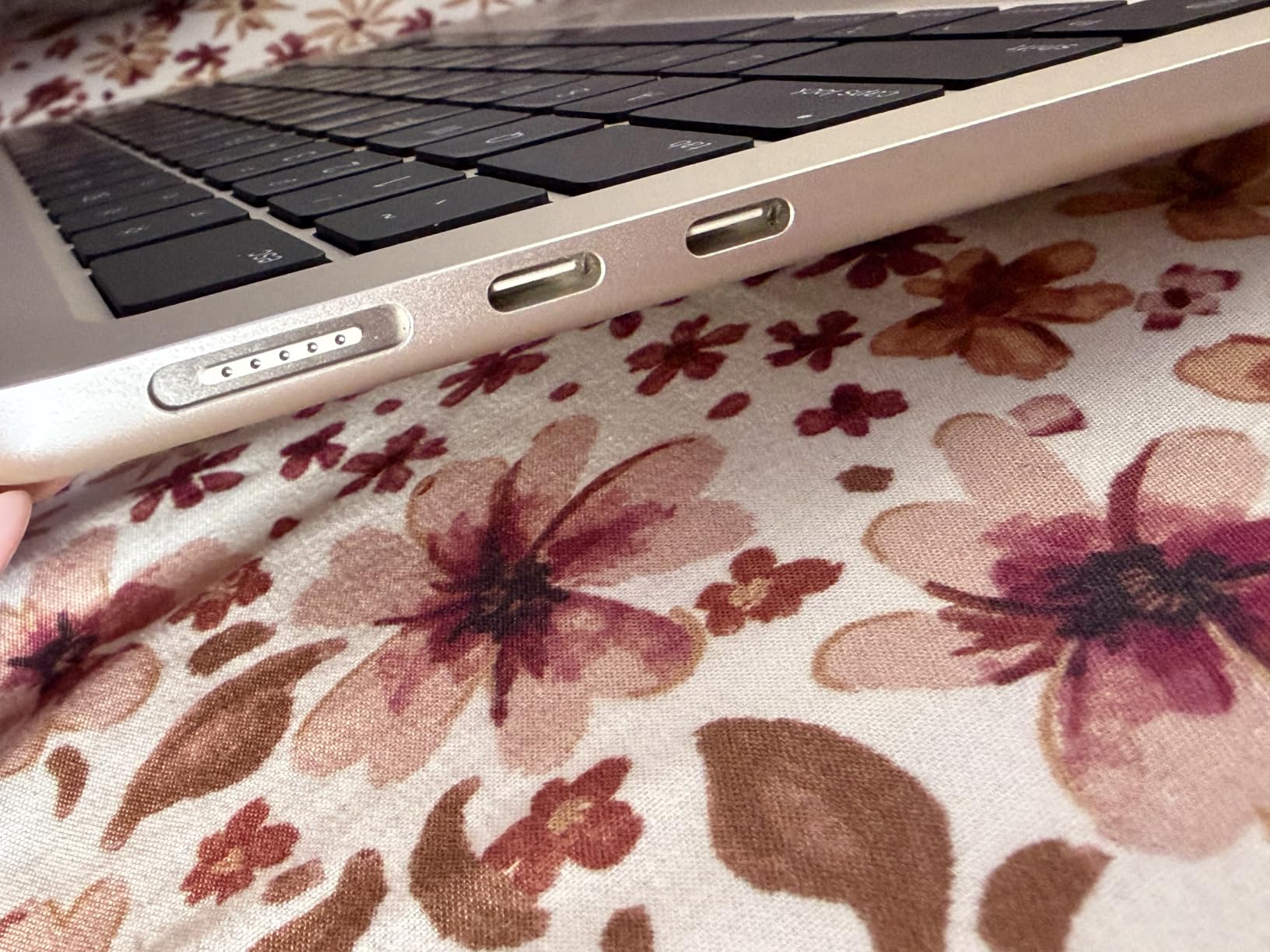 MacBook Air M2 13-inch Renewed customer photo 2