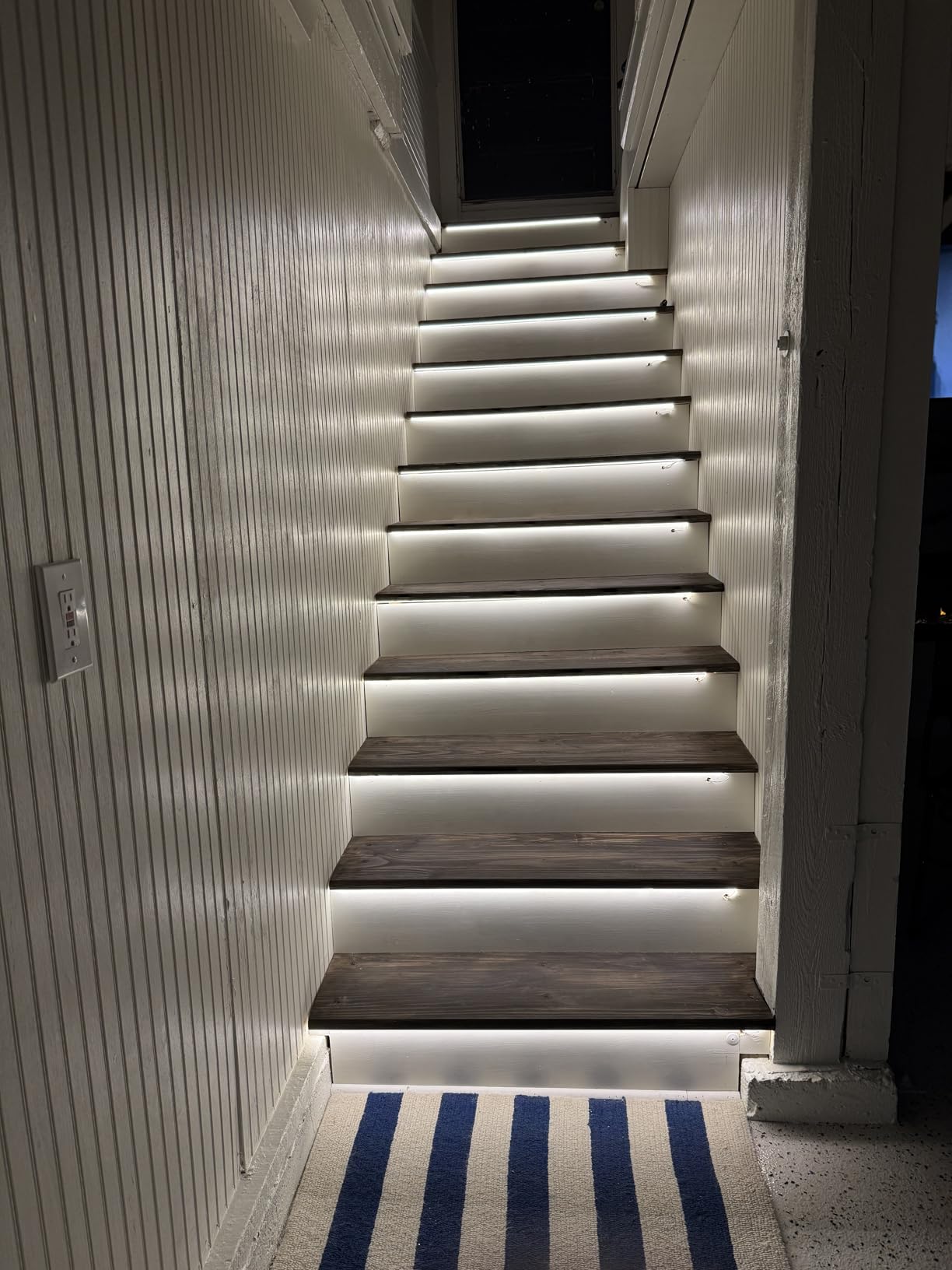 Intelligent Motion Sensor Stair Light, 40 inches, 16 Stairs customer photo 1